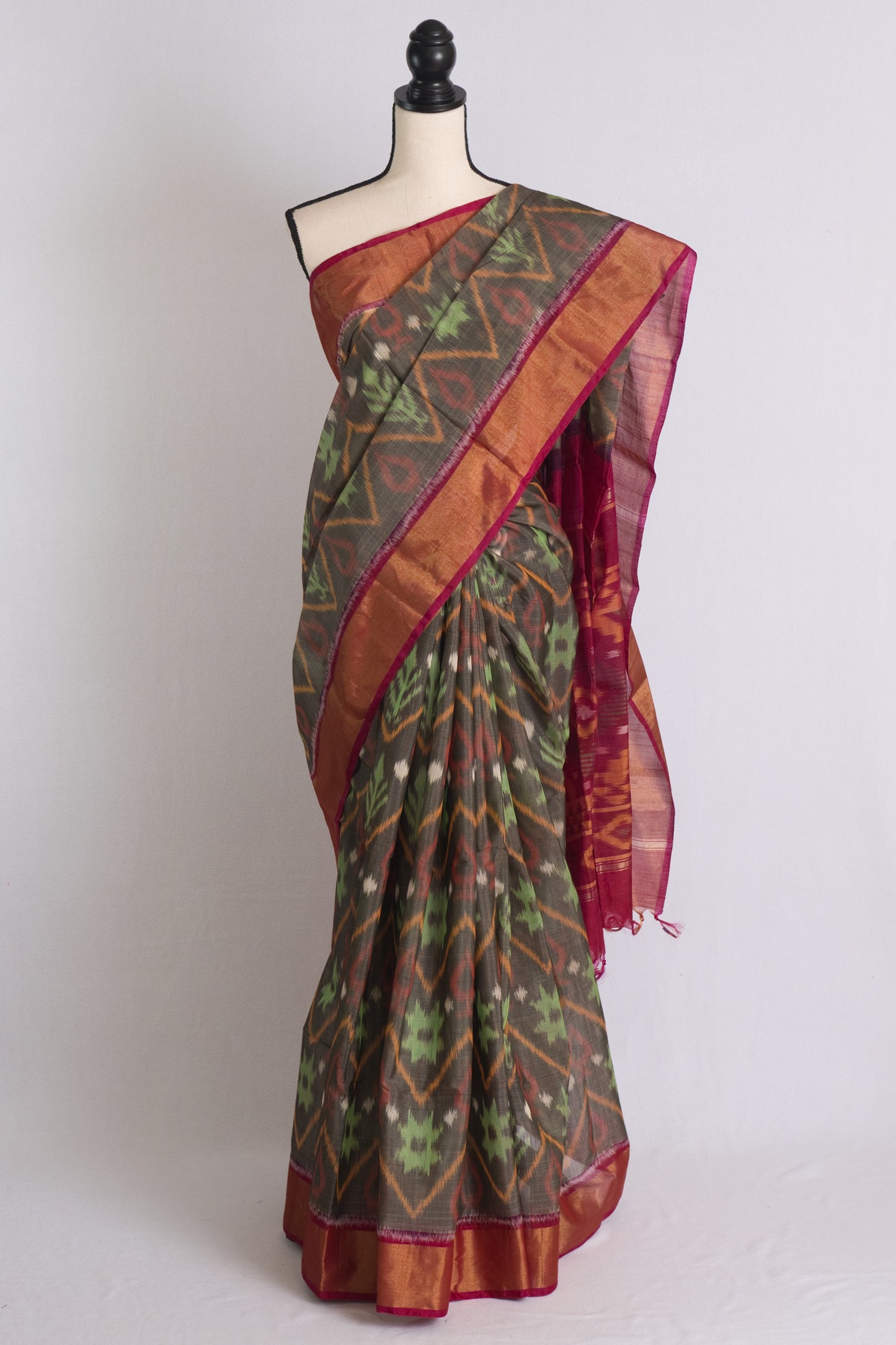 Cotton Silk Pochampally Ikkat Saree in Gray and Magenta.