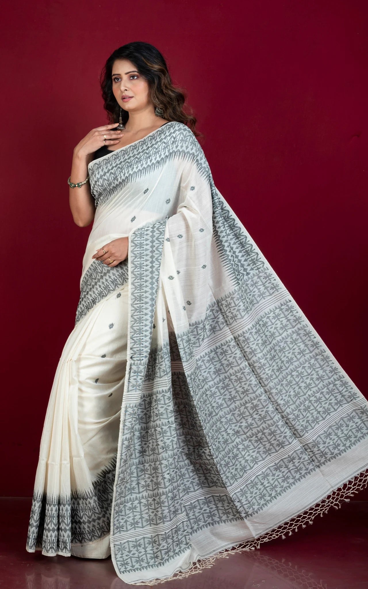 Bengal Cotton Silk Jamdani Saree in Off White and Black.