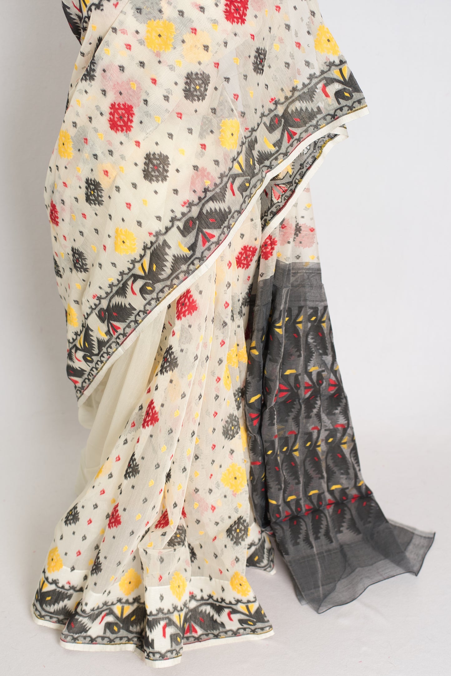 Bidisha : Off White and Black Blended Soft Cotton Jamdani Bengali Saree image 5