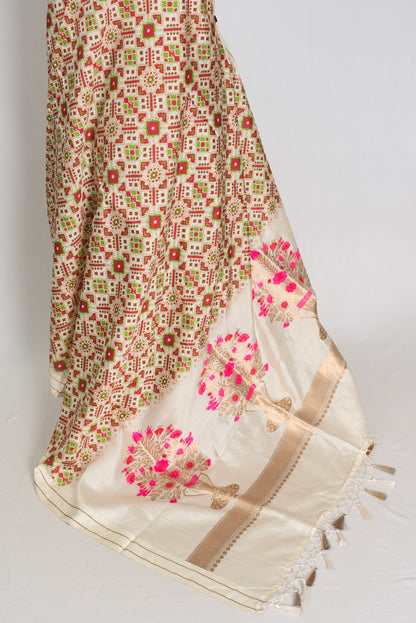 Ira : Off-White Ikkat Print Banarasi Katan Silk Saree – 38 Size Blouse image 4