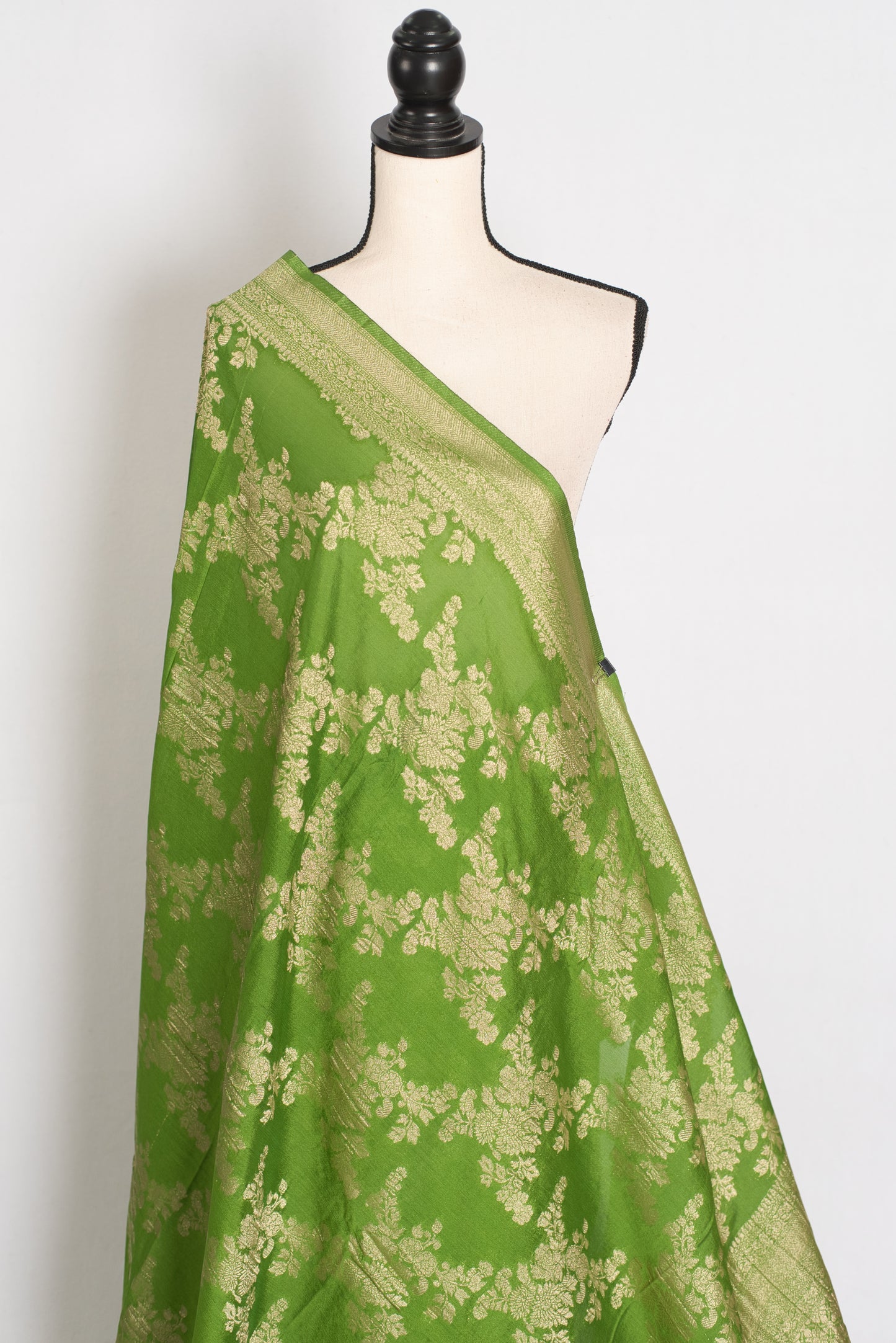 Rashmi:  Green & Gold Semi Crepe Georgette Banarasi Saree image 4