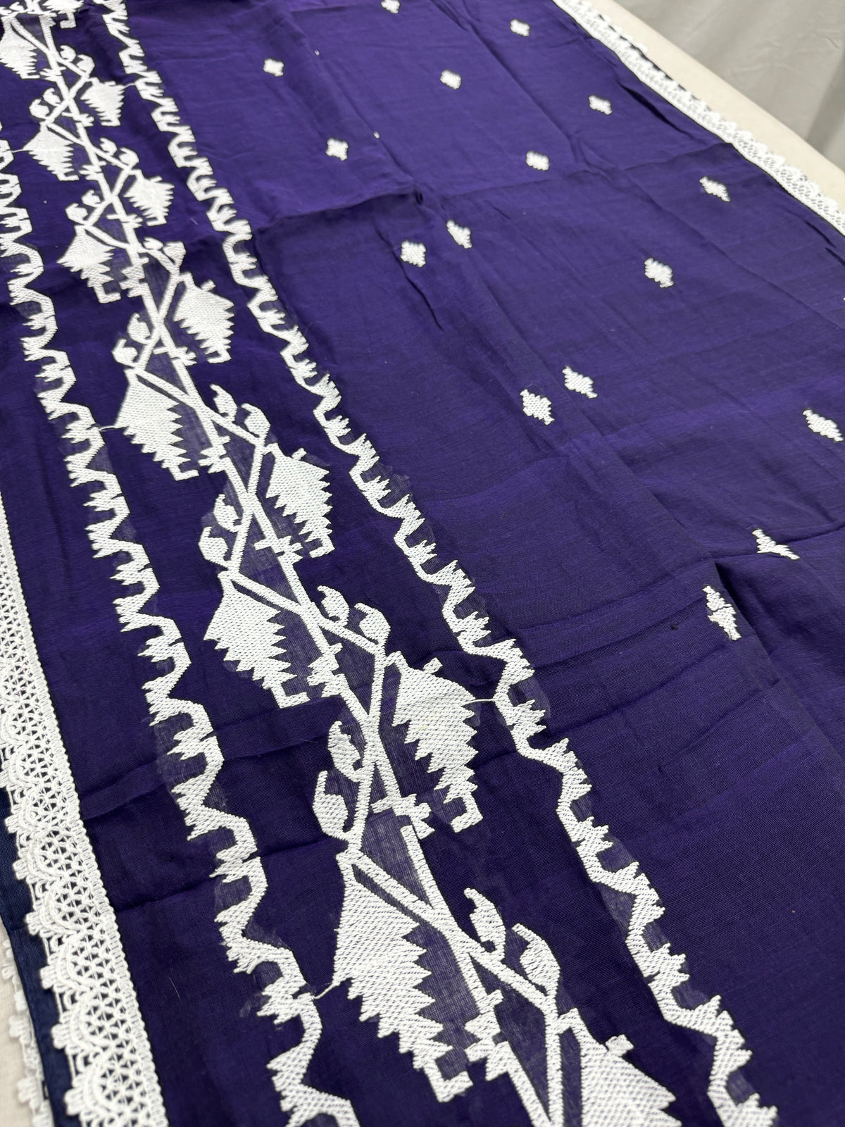 Mehuli : Soft Mul Cotton Jamdani Embroidery Bengali Saree in Purple image 1