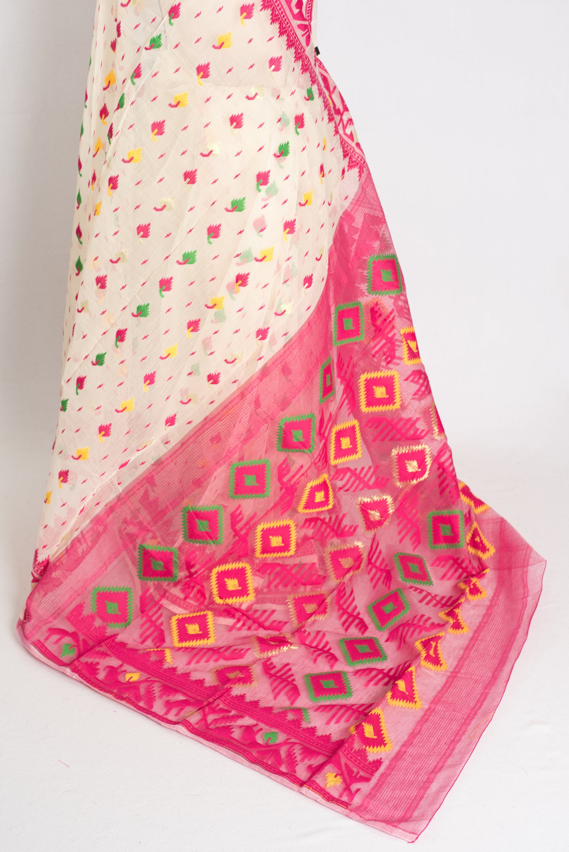 Mehuli | Cream and Pink Soft Cotton Traditional Bengali Jamdani Saree image 4