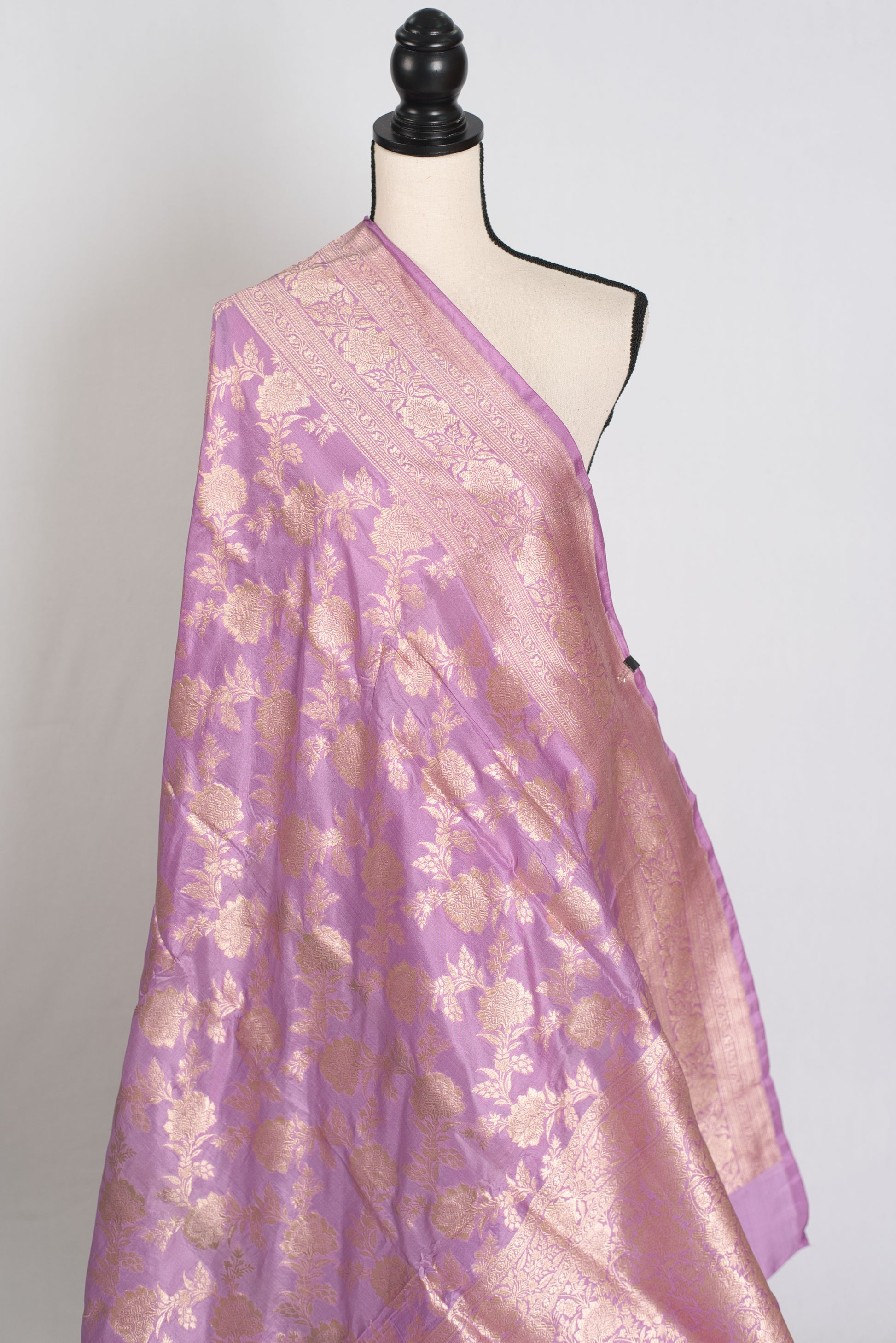 Sia : Silk Mark Certified Lavender Banarasi Saree with 38 Size Stitched Blouse image 5