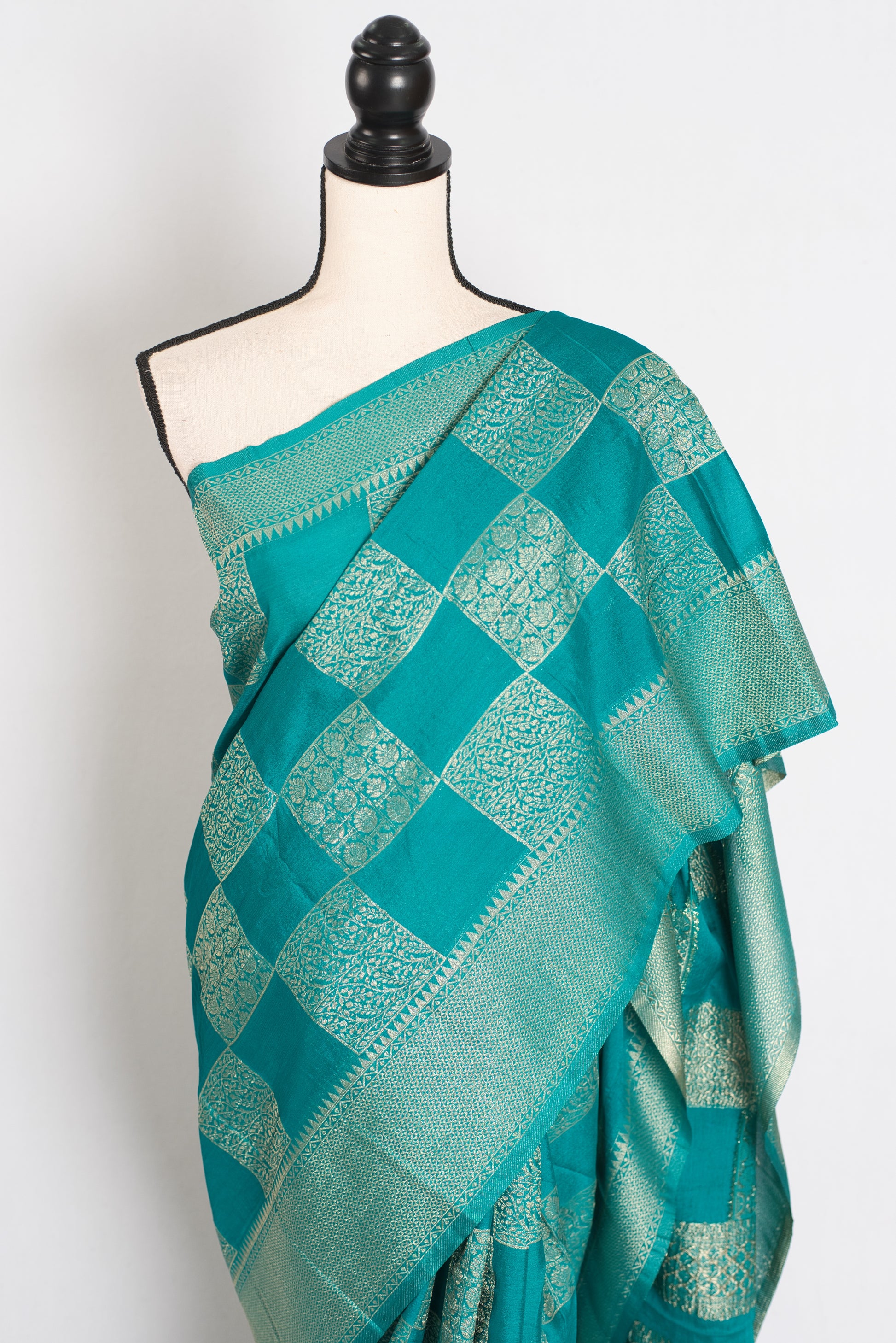 Rama : Green Semi Crepe Georgette Banarasi Saree with Designer Gold Zari Work image 6