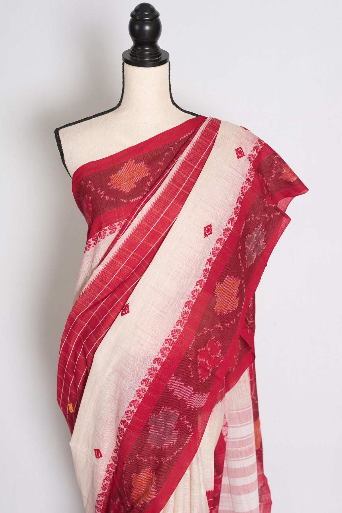 Mehuli: Kora White and Red Kotki Border Soft Cotton Dhaniakhali Saree image 2