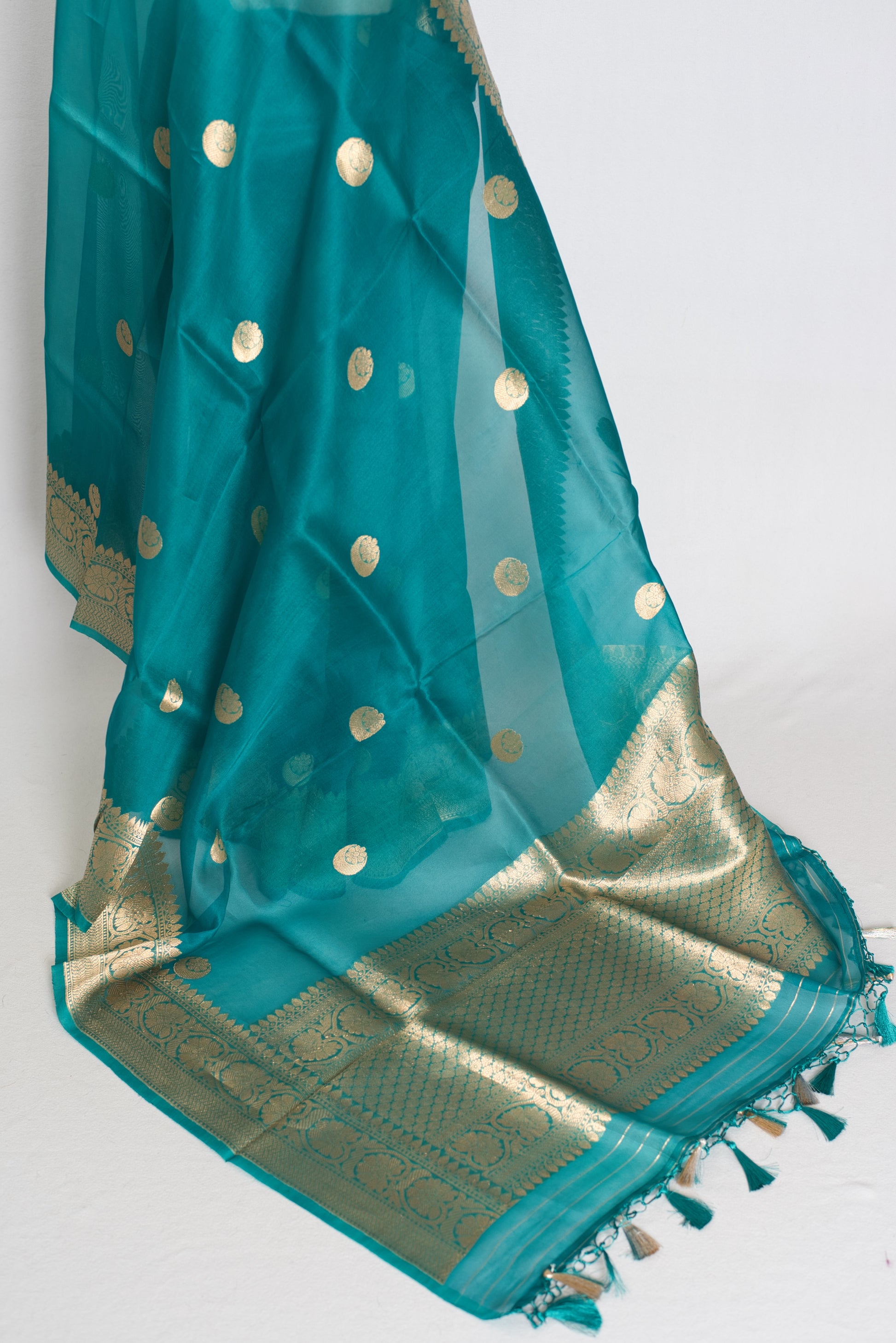 Ritaja : Rama Green and Gold Kora Organza Banarasi Saree with 38 Size Blouse image 4