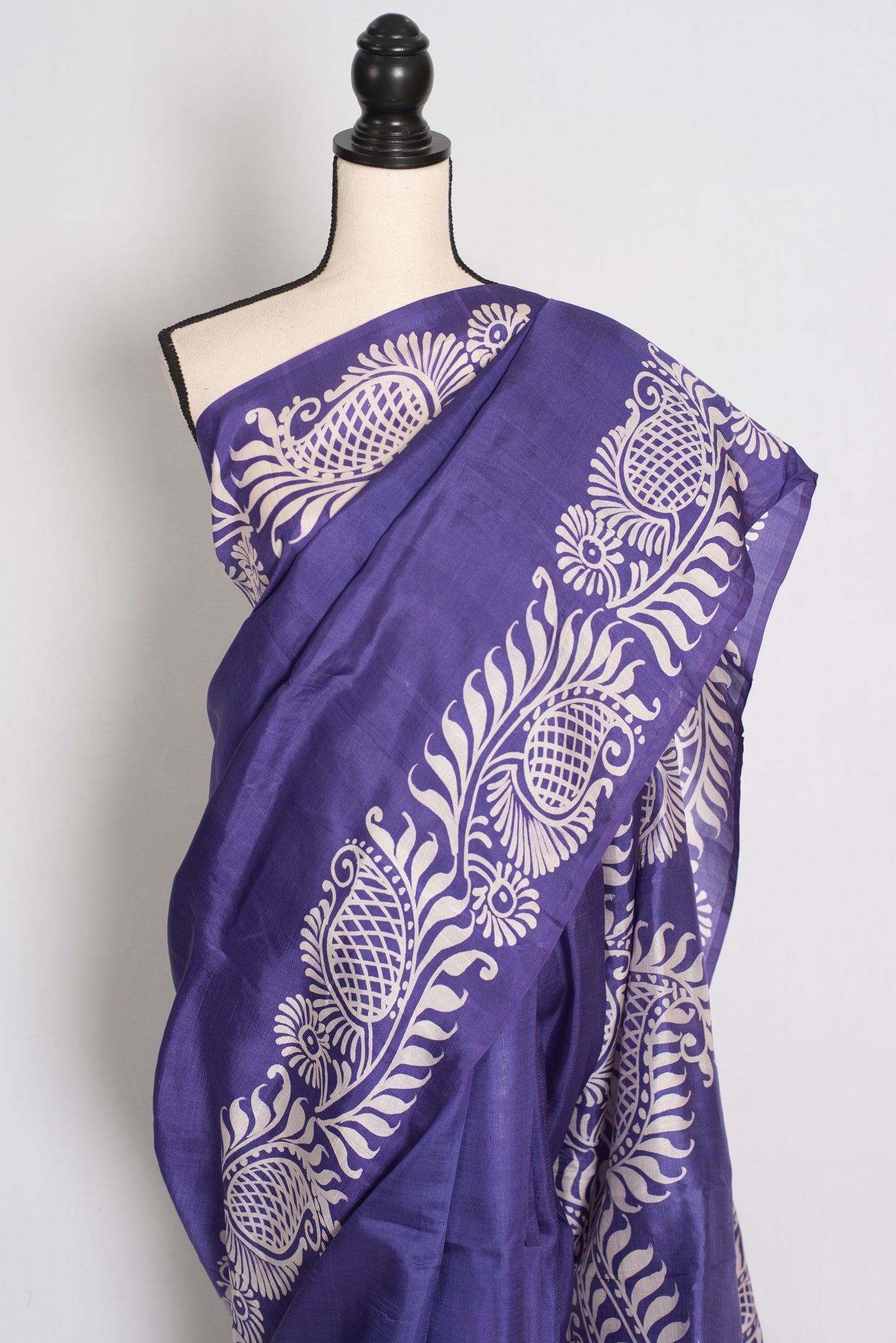 Malathi : Purple and Off-White Hand Batik Pure Murshidabad Silk Saree image 6