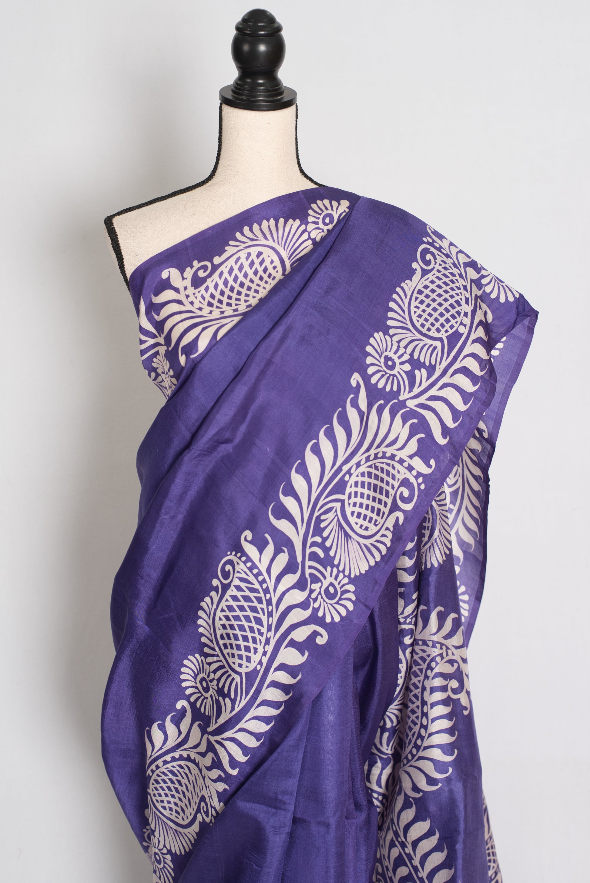 Malathi : Purple and Off-White Hand Batik Pure Murshidabad Silk Saree image 6