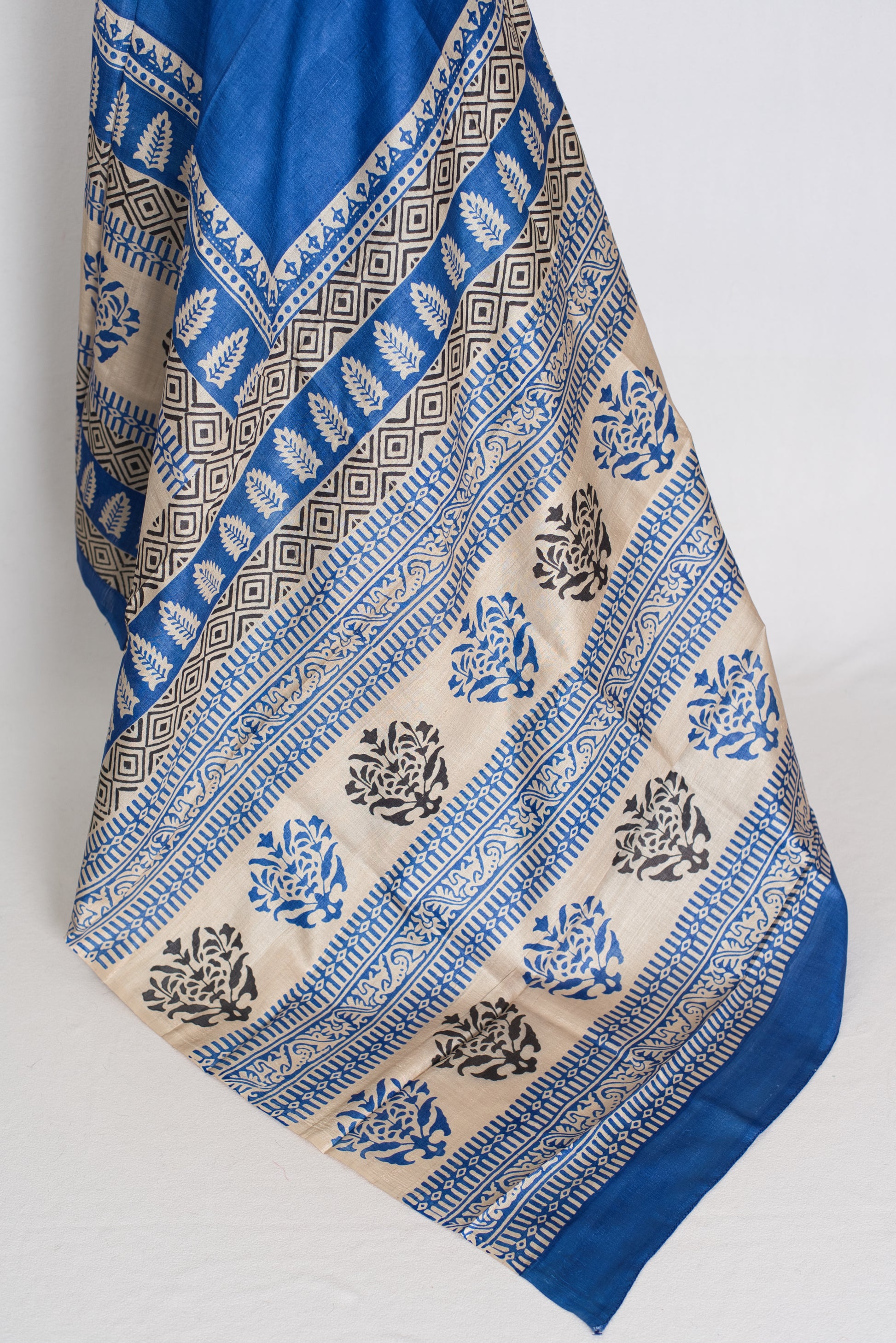 Mati Blue and White Hand Block Printed Tussar Silk Saree with 38 Size Blouse image 4