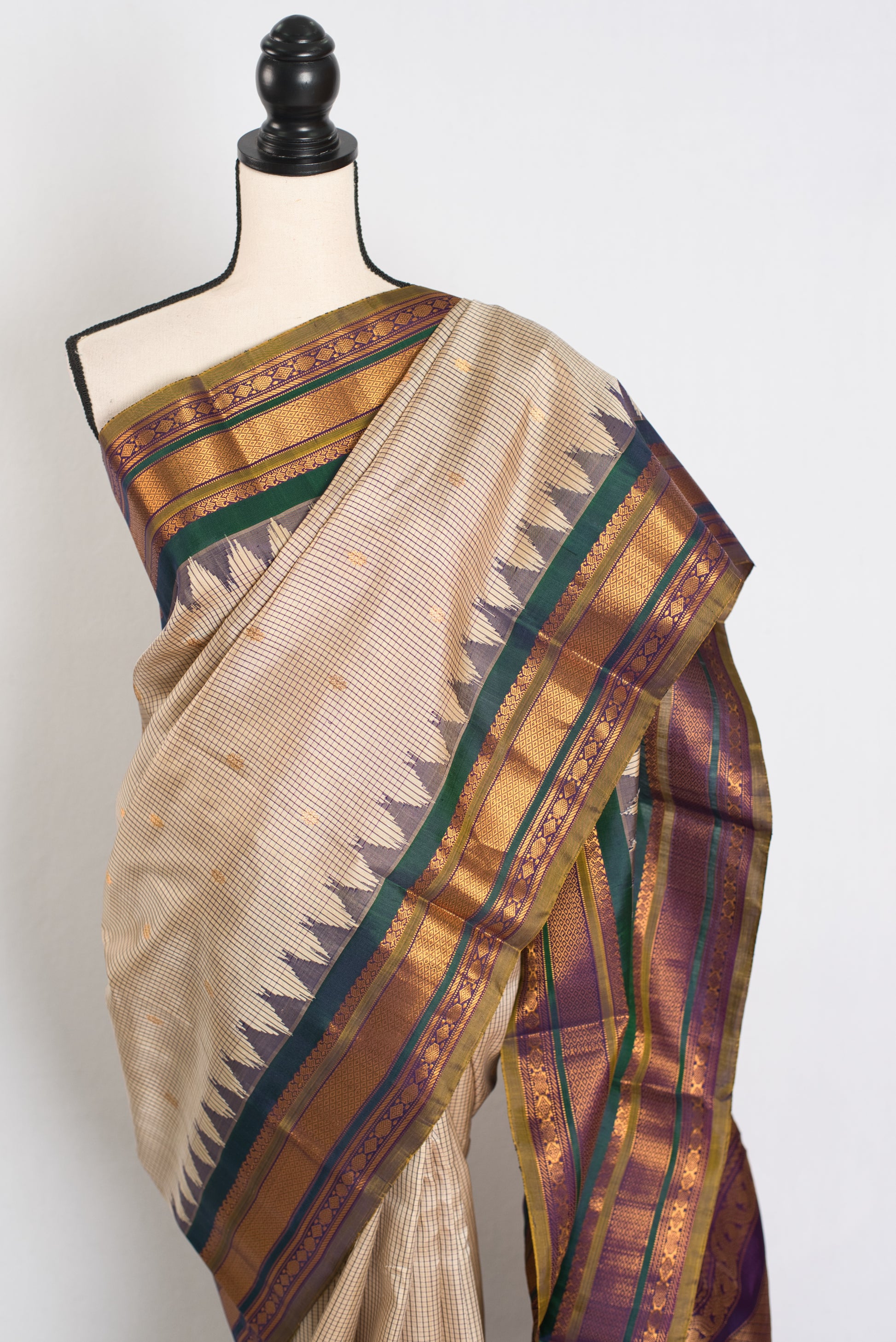 Anita : Micro Checks Traditional Kanji Gadwal Silk Saree in Beige image 6