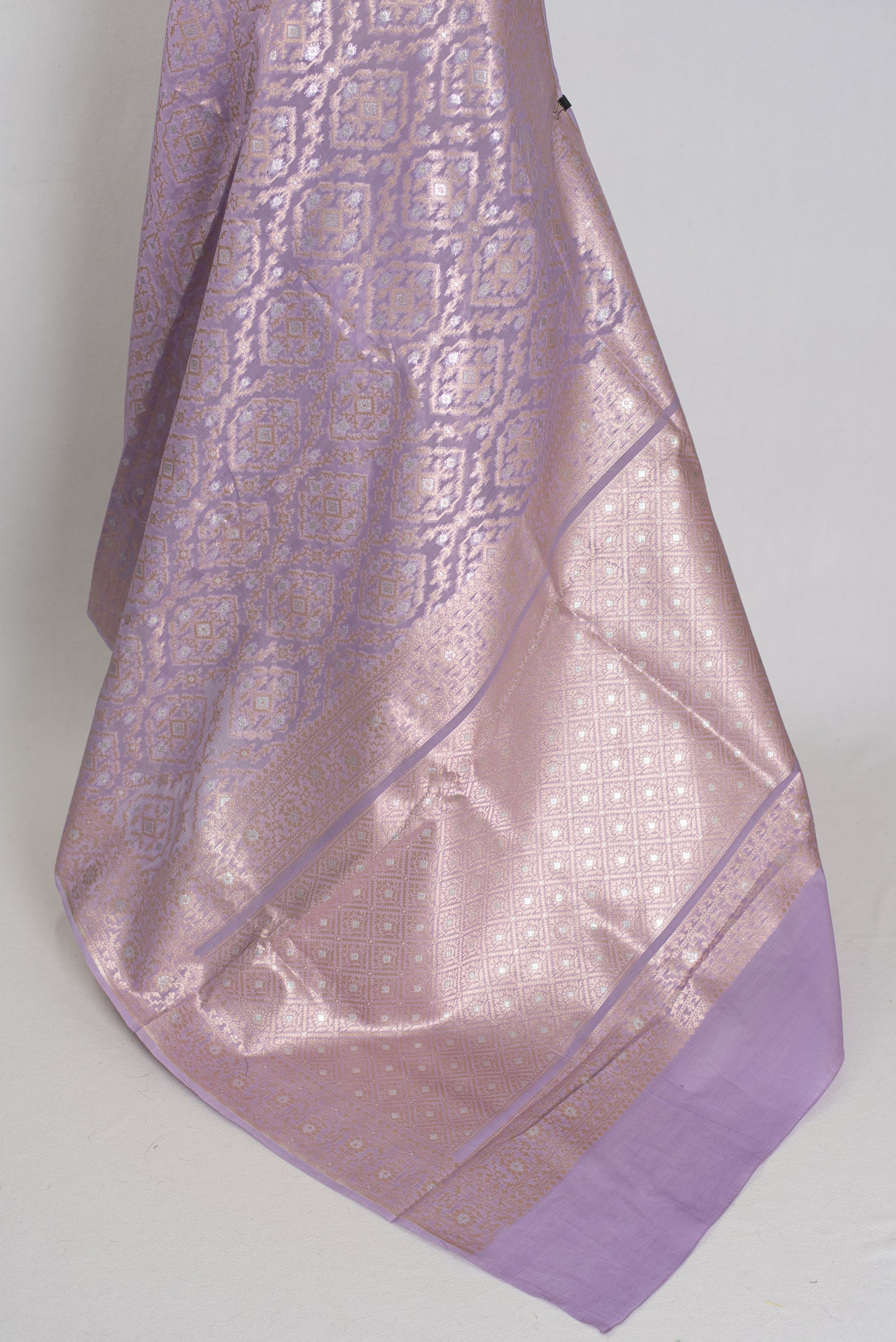 Nandini: Mauve & Gold Cotton Silk Jamdani Banarasi Saree image 3