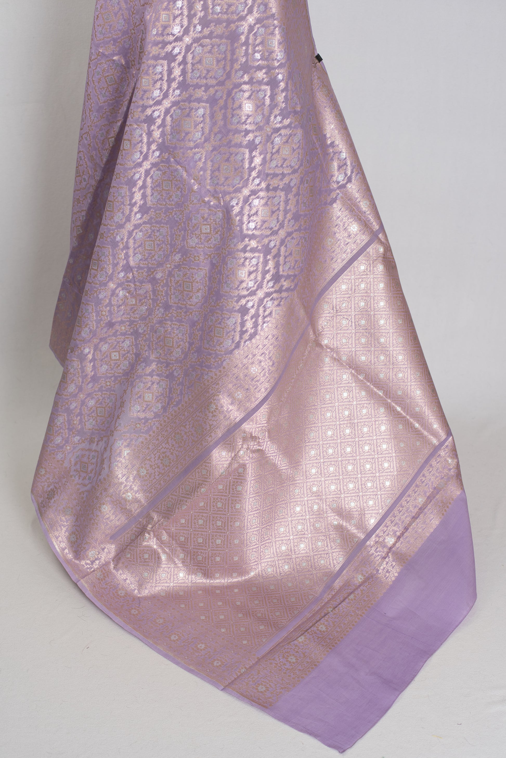 Nandini: Mauve & Gold Cotton Silk Jamdani Banarasi Saree image 3