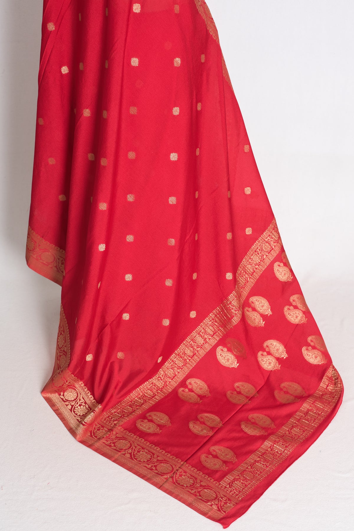 Rikta: Red and Gold Lightweight Semi Georgette Banarasi Saree image 3