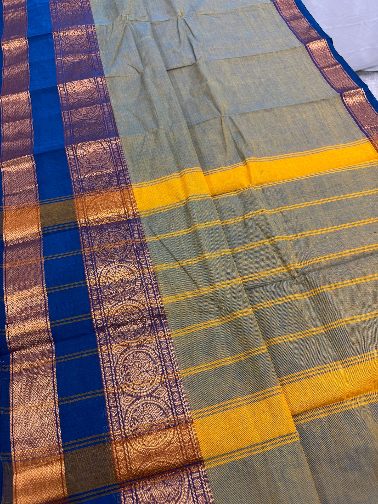 Harini : Grey Kanchi Cotton Saree - Handwoven South Indian Elegance image 3
