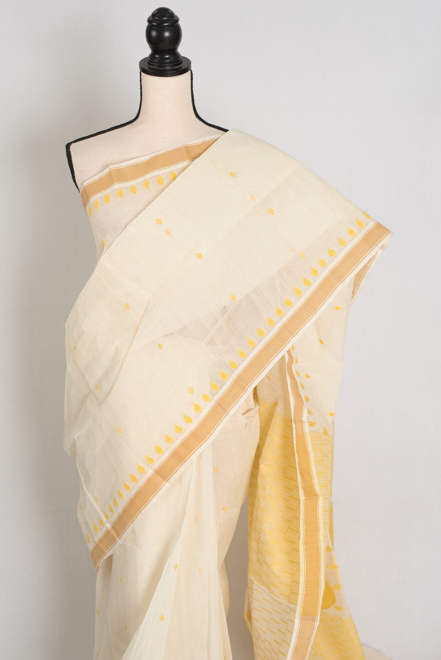 Gauri | Off-White & Yellow Bengal Handloom Cotton Jamdani Saree image 5