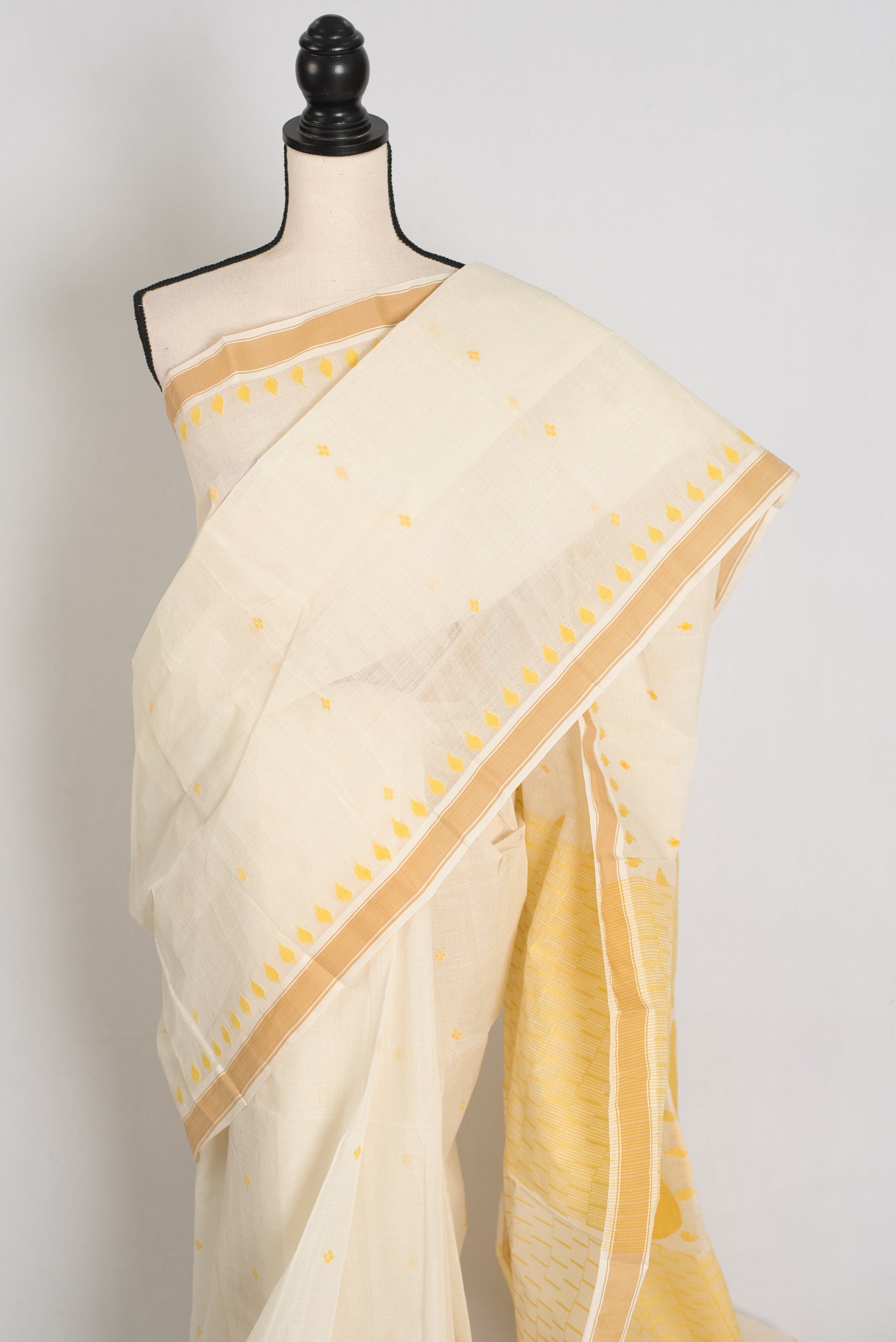 Gauri | Off-White & Yellow Bengal Handloom Cotton Jamdani Saree image 5