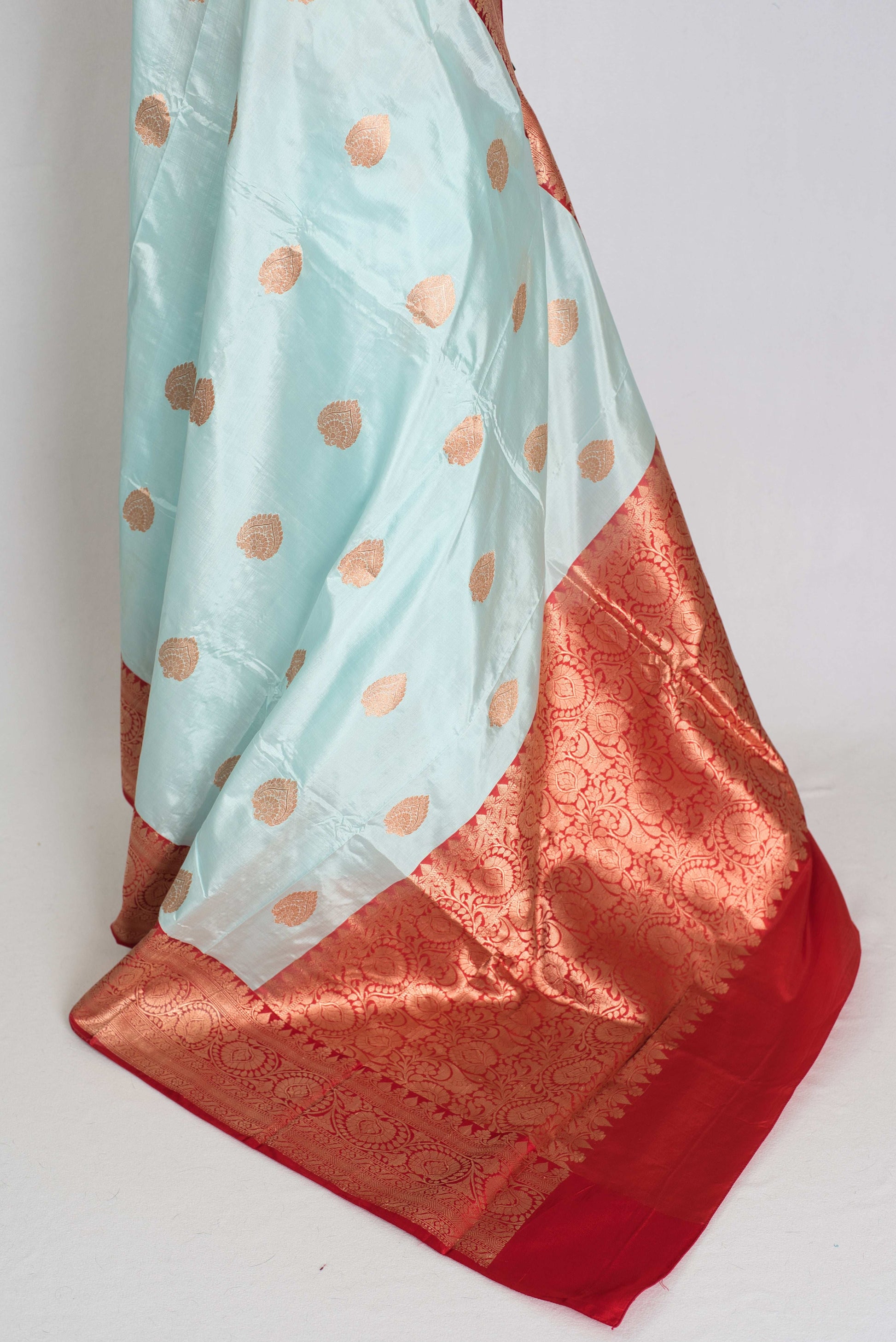 Madhavi : Certified Katan Silk Banarasi Saree in Sky Blue and Red image 3