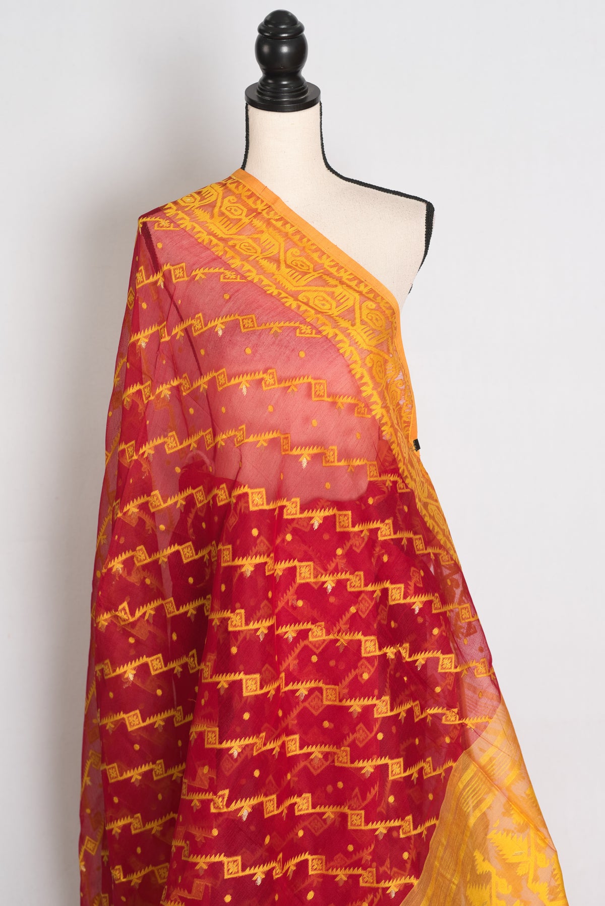 Devi : Red and Yellow Soft Blended Cotton Jamdani Saree image 3