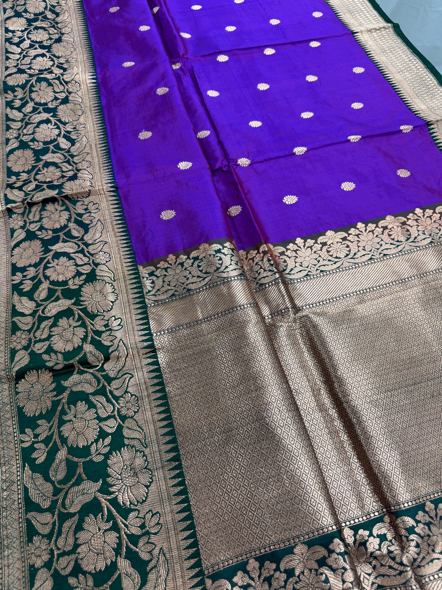 Hemlata : Silk Mark Certified Banarasi Silk Saree in Purple and Green image 2