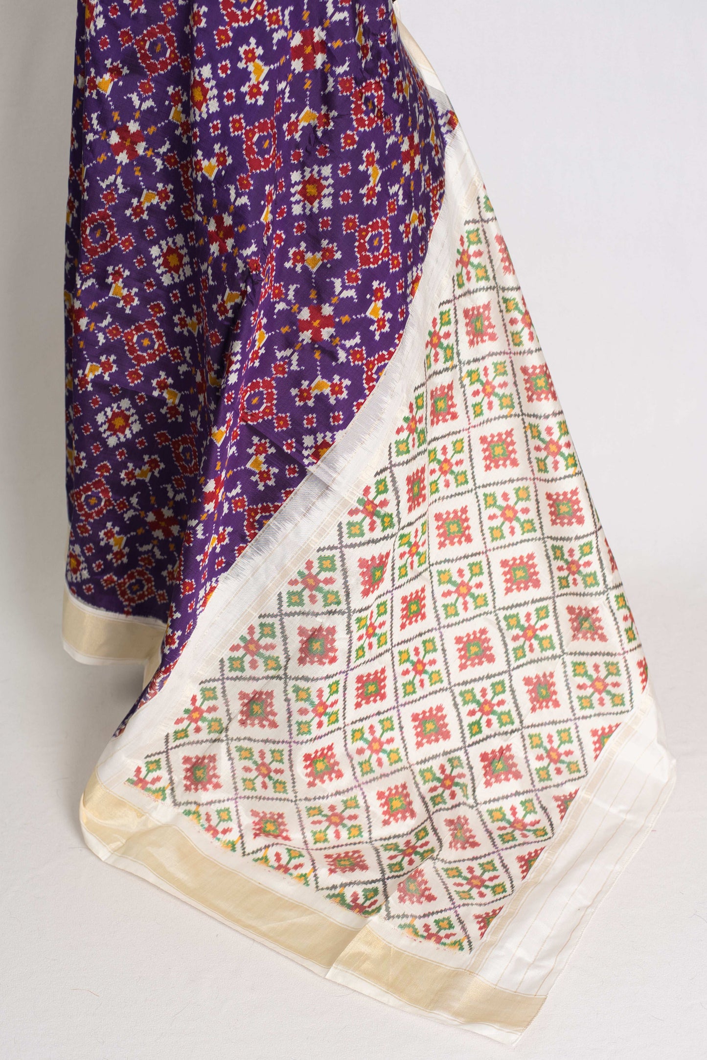 Malathi : Silk Mark Certified Navarathan Patola Saree in Purple and Off White image 3