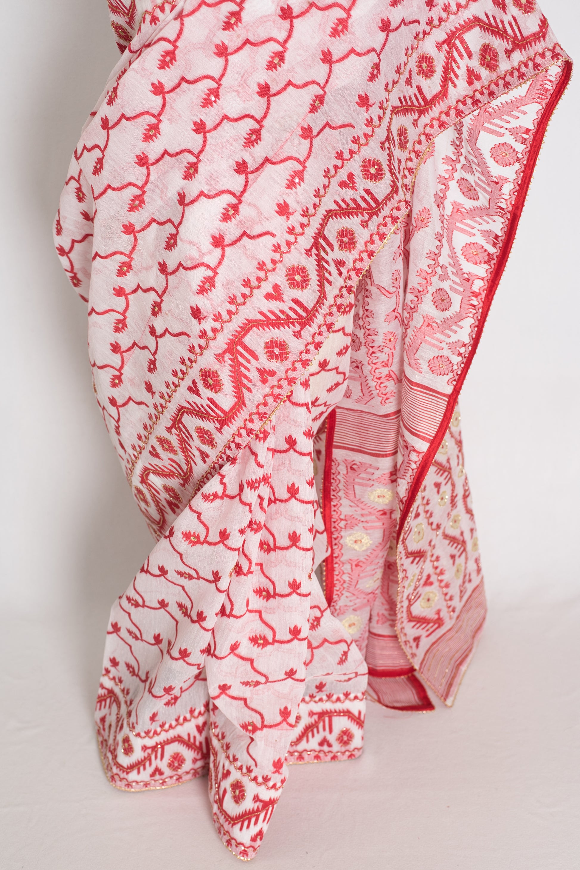 Rai : White and Red Blended Cotton Jamdani Saree, Bengali Durga Puja Look image 5