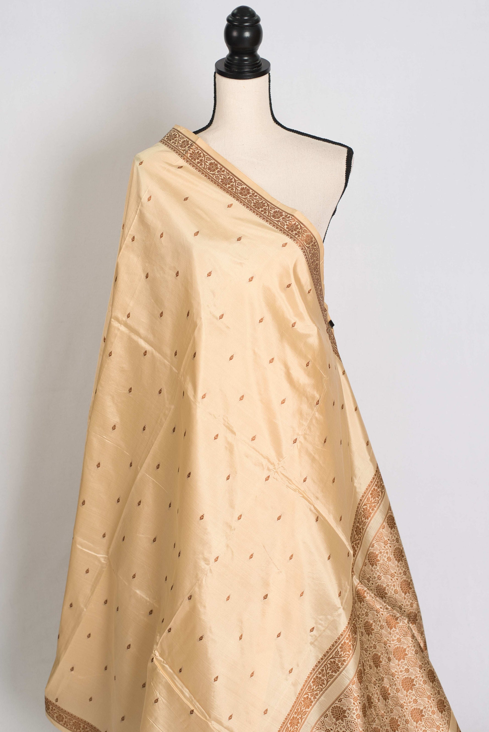 Lima : Certified Silk Banarasi Saree with Resham Work in Beige Cream image 4