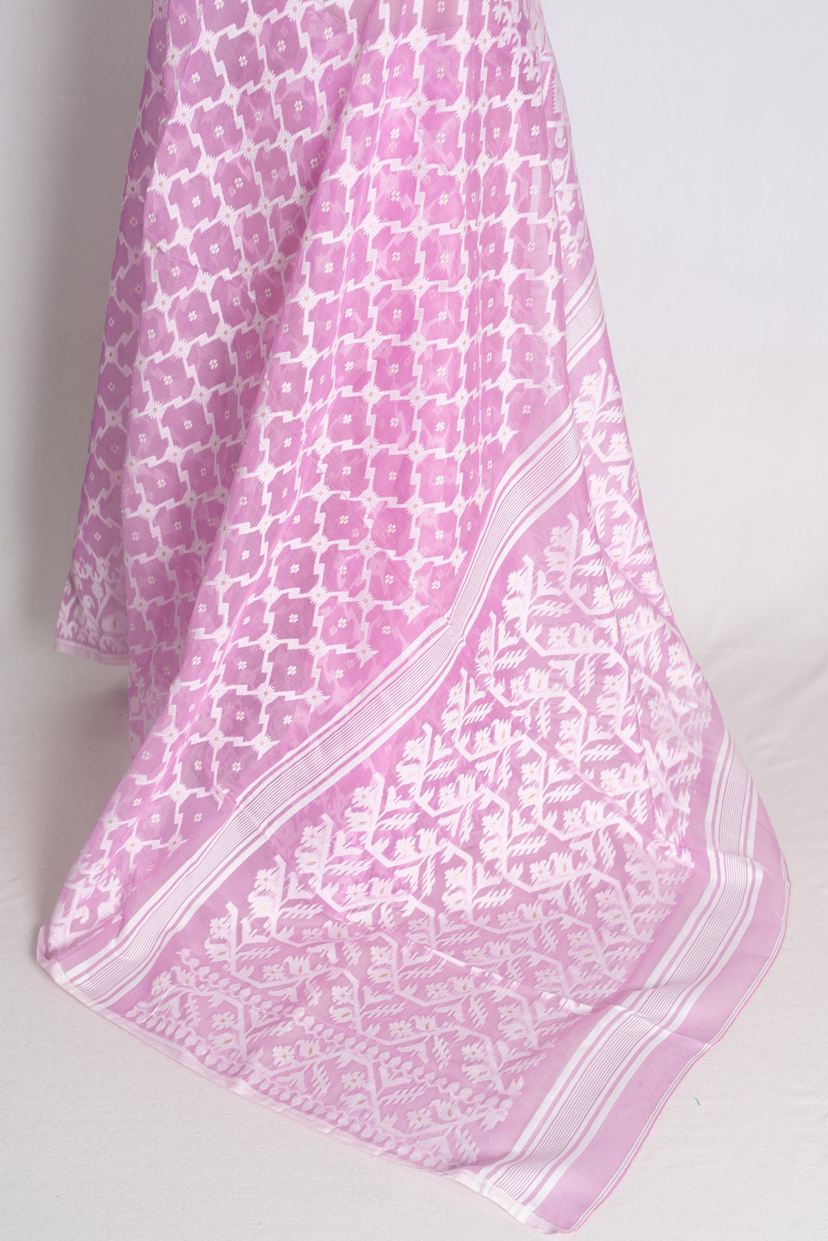 Lilac and White Jamdani saree — detail view