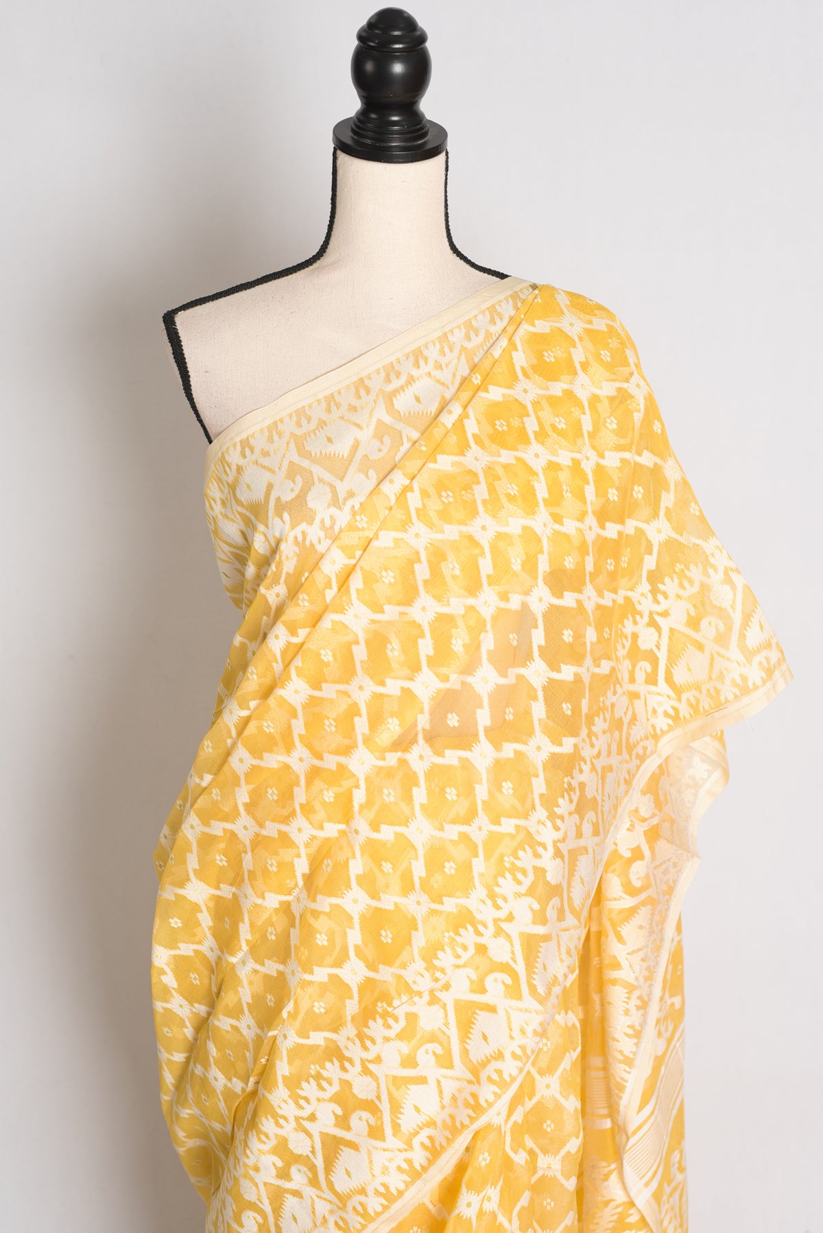 Urmi : Butter Yellow and White Soft Blended Cotton Bengali Jamdani Saree image 2