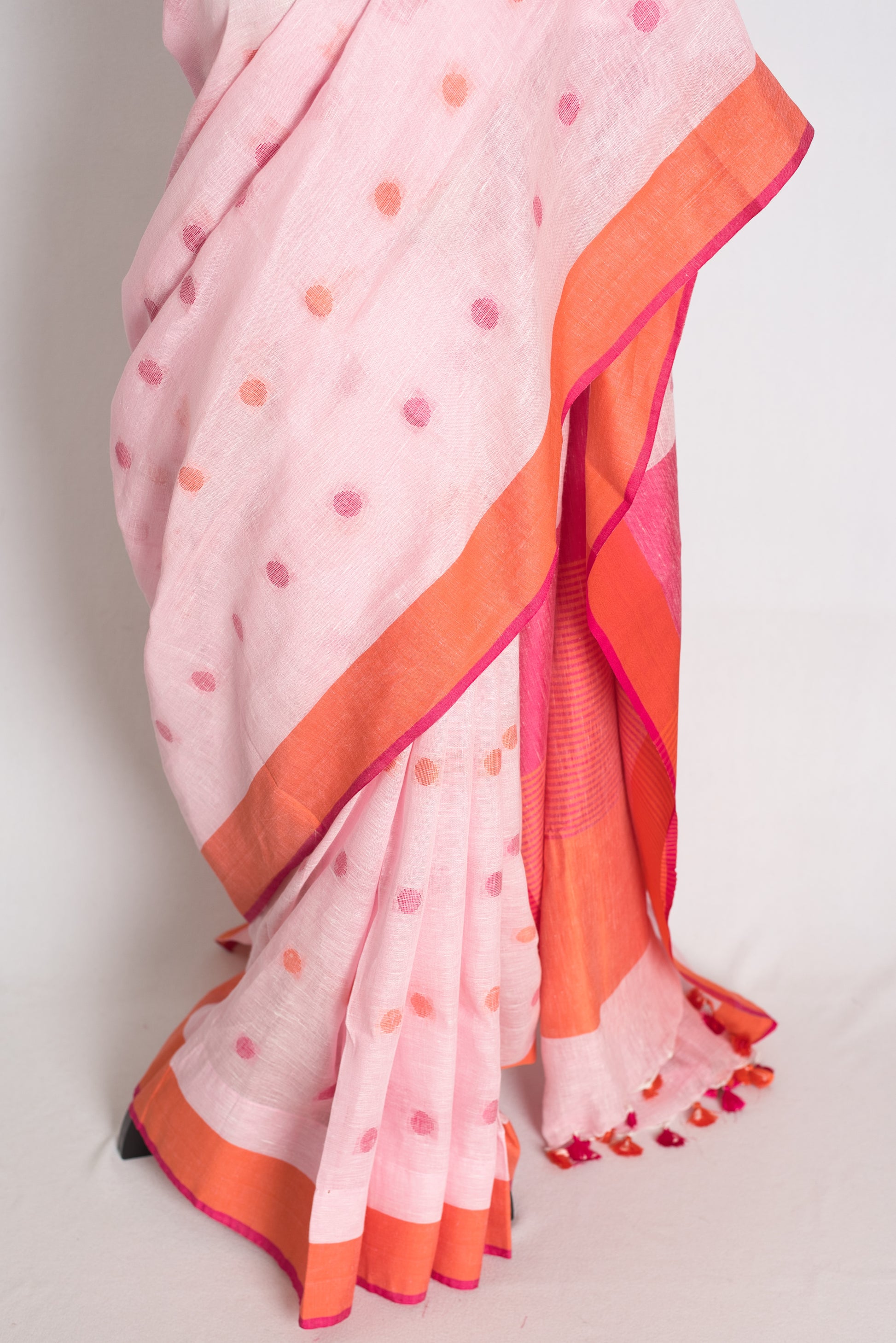 Afrin : Powder Pink Polka Dot Pure Linen Saree with Ganga Jamuna Border image 6