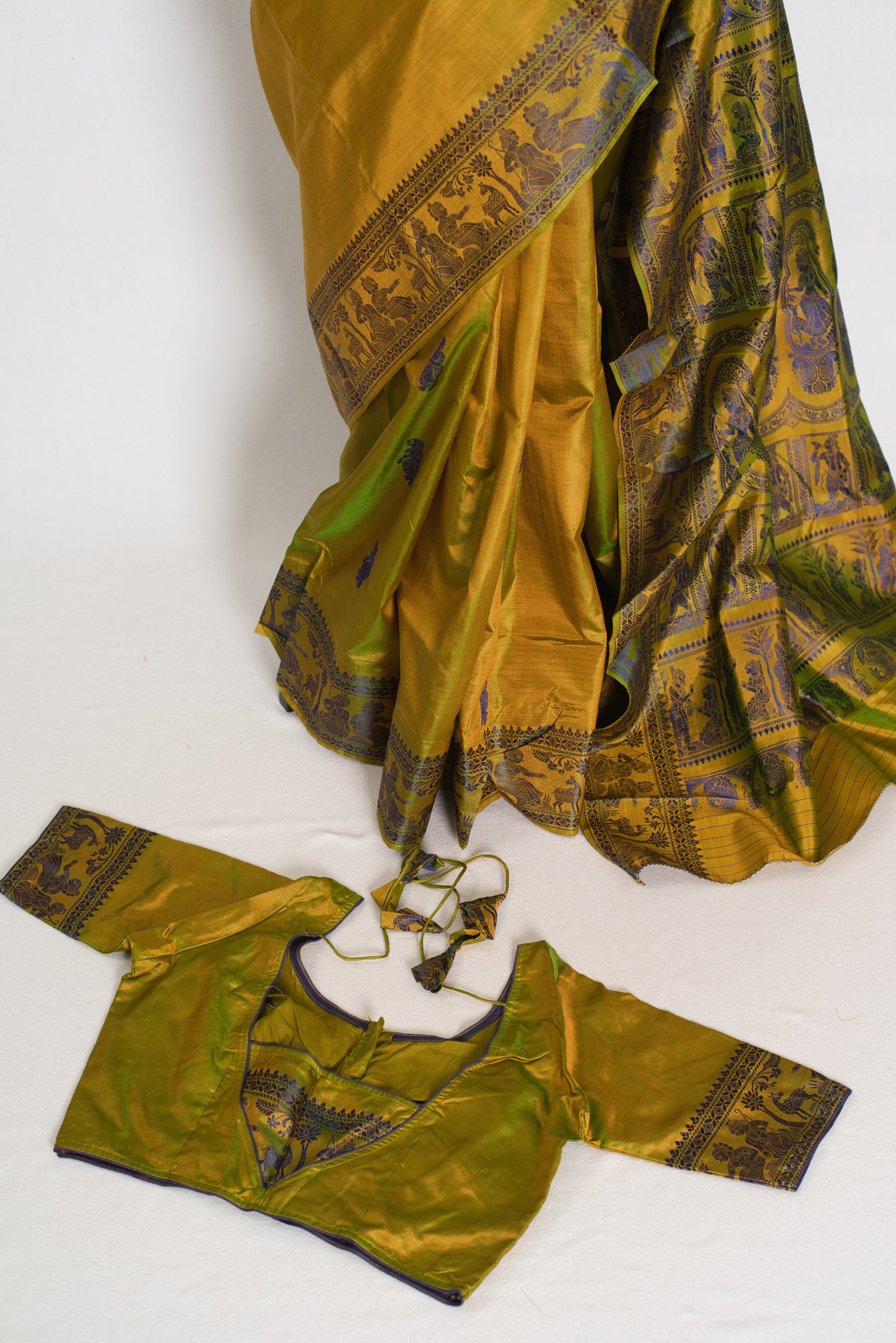 Bithi | Heena Green Handwoven Bishnupuri Baluchari Silk Saree | 38 Size Blouse image 2