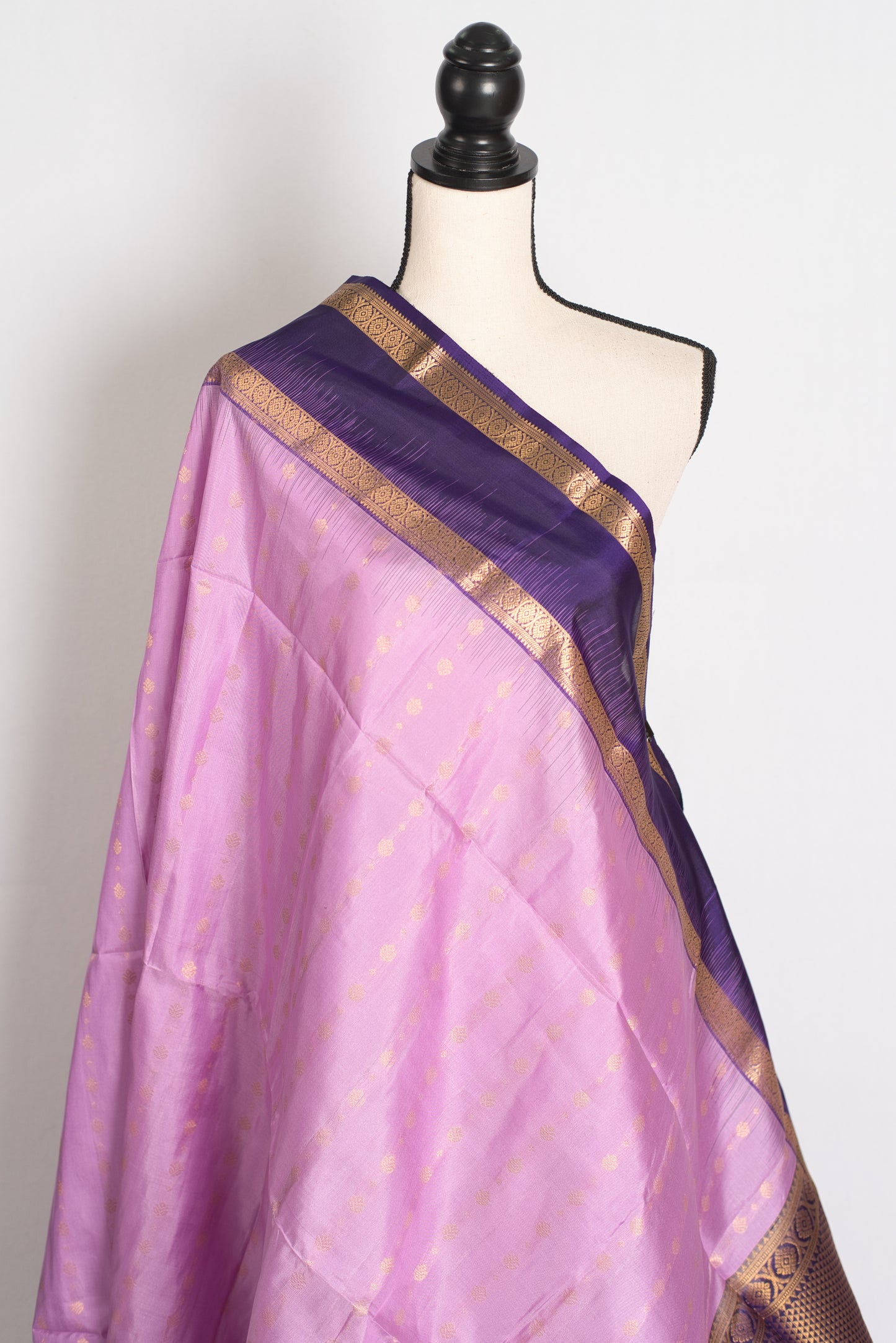 Brinda : Lavender and Purple Silk Mark Certified Kanchipuram Silk Saree image 4