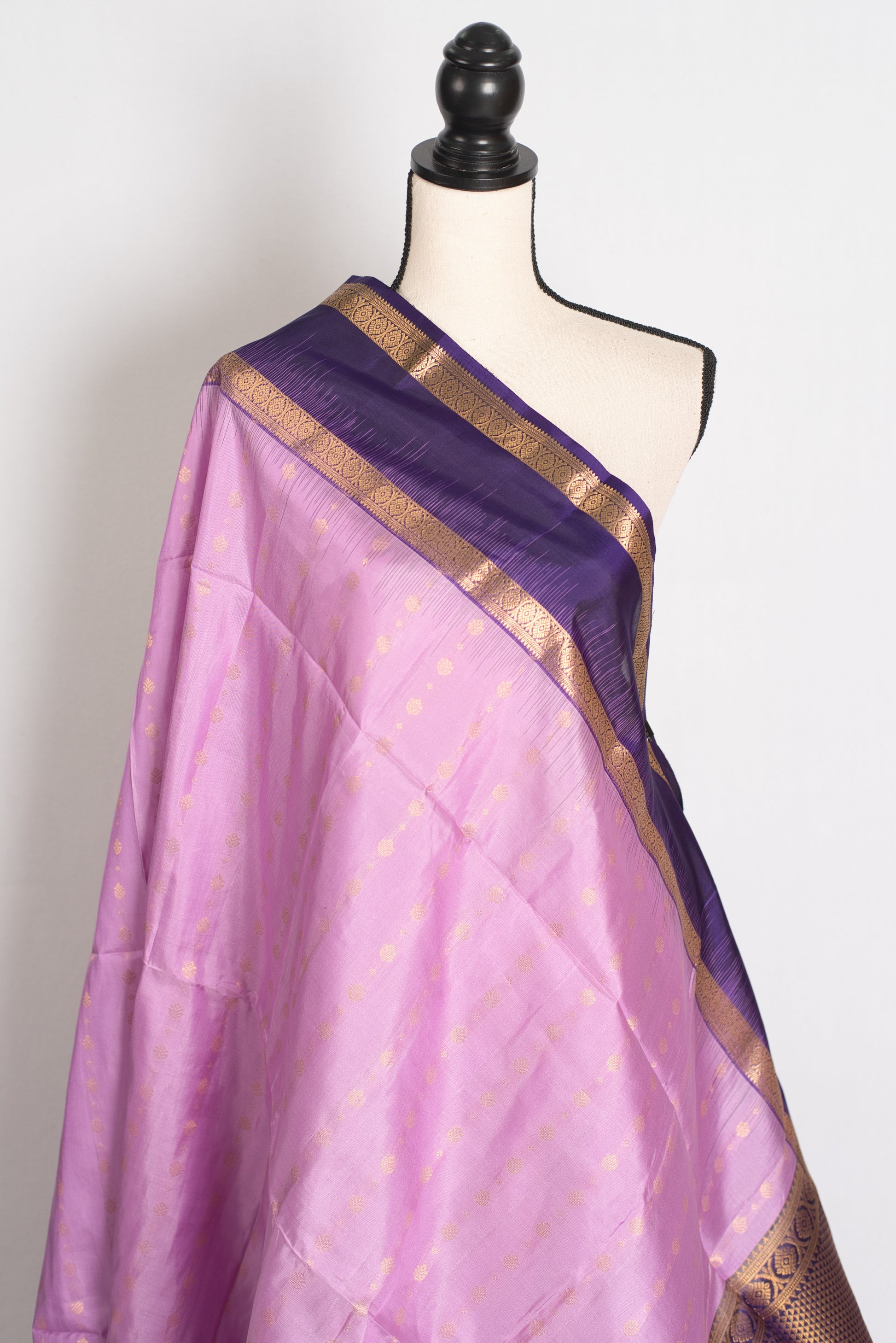 Brinda : Lavender and Purple Silk Mark Certified Kanchipuram Silk Saree image 4