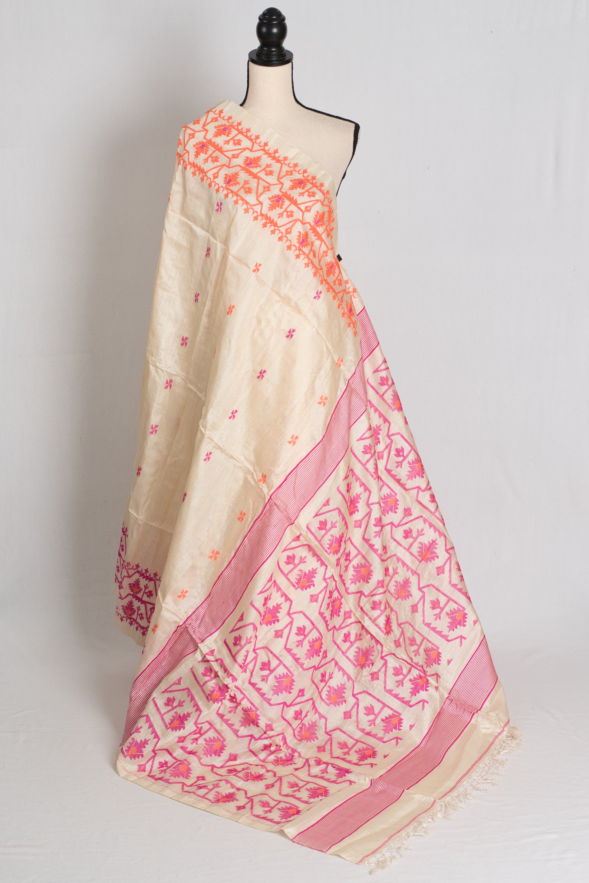 Nandini : Bengal Tussar Jamdani Saree with Ganga Jamuna Border. image 1