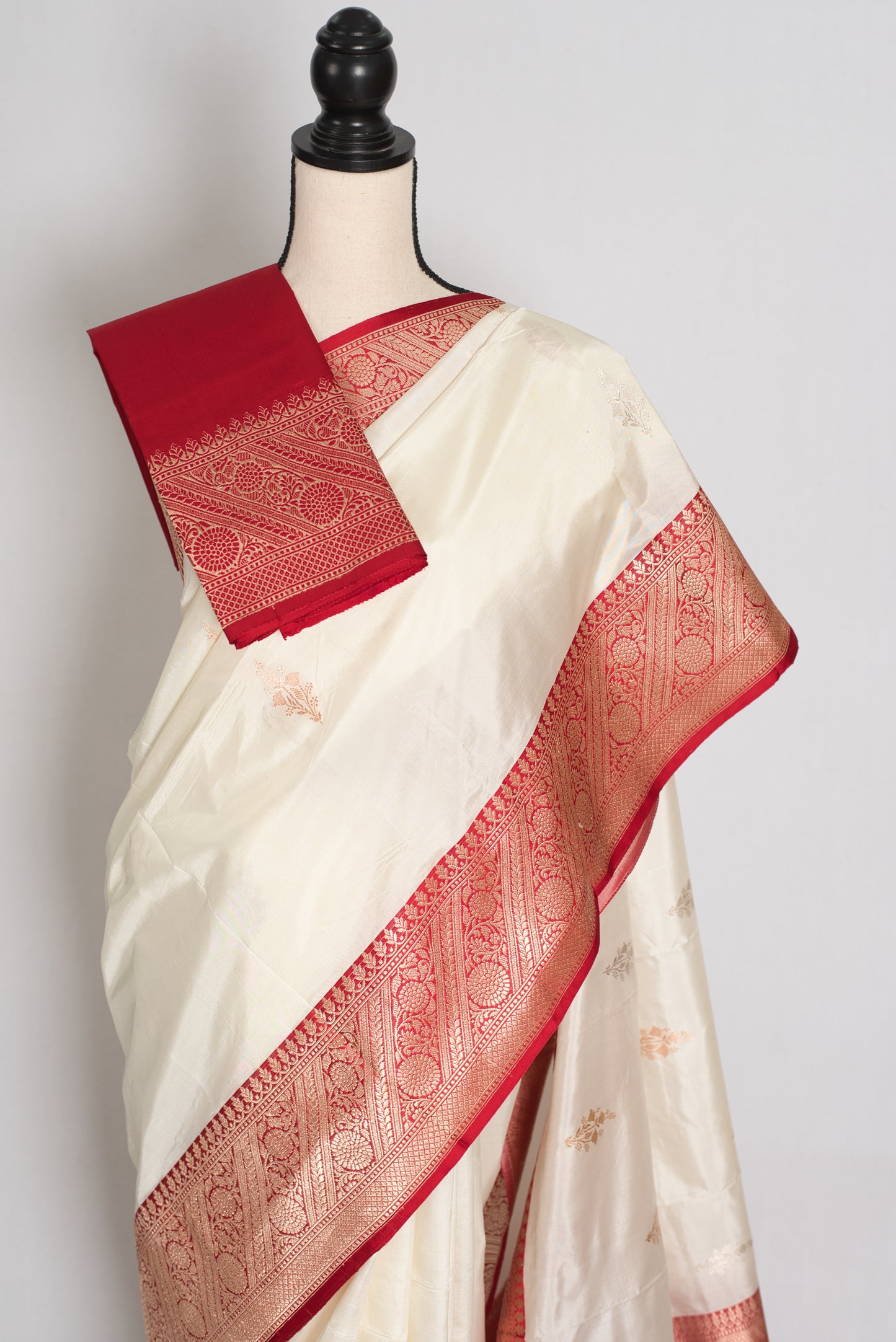 Stuti : White and Red Handwoven Pure Silk Banarasi Saree | Silk Mark Certified image 2