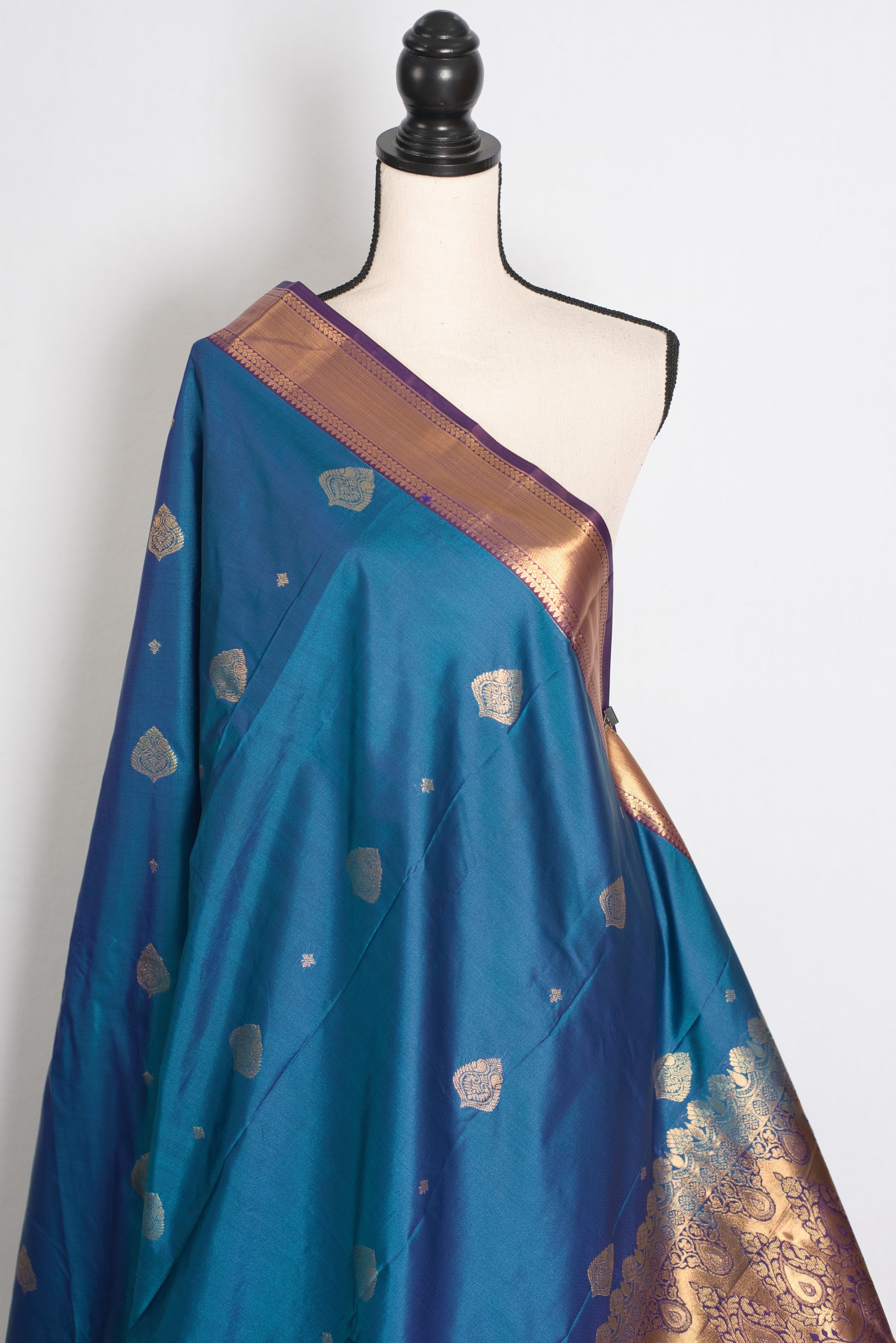 Nithya : Peacock Blue & Purple Contrast Semi Silk Kanjivaram Saree image 4