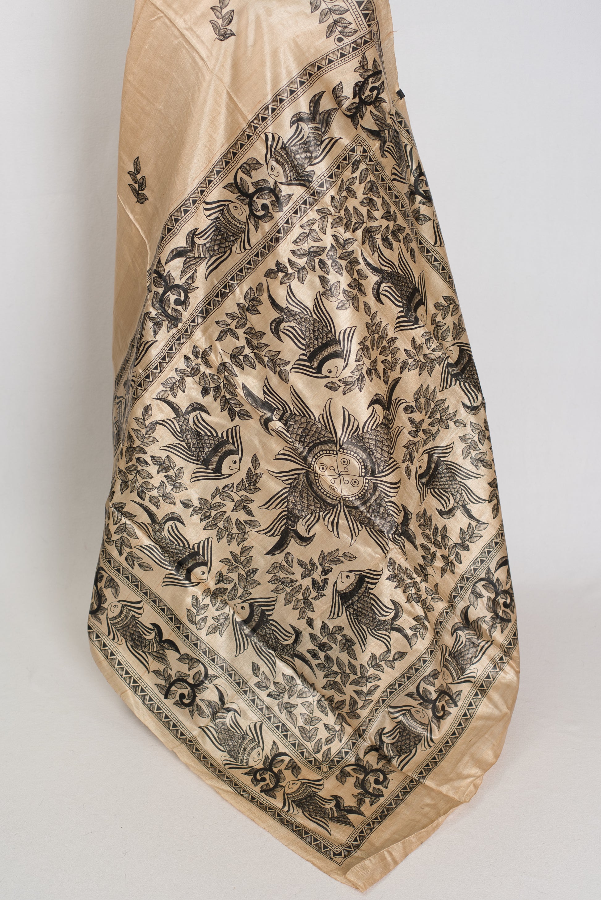 Matsya: Hand-Painted Madhubani Tussar Silk Saree | Fish Motif | Beige & Black image 3
