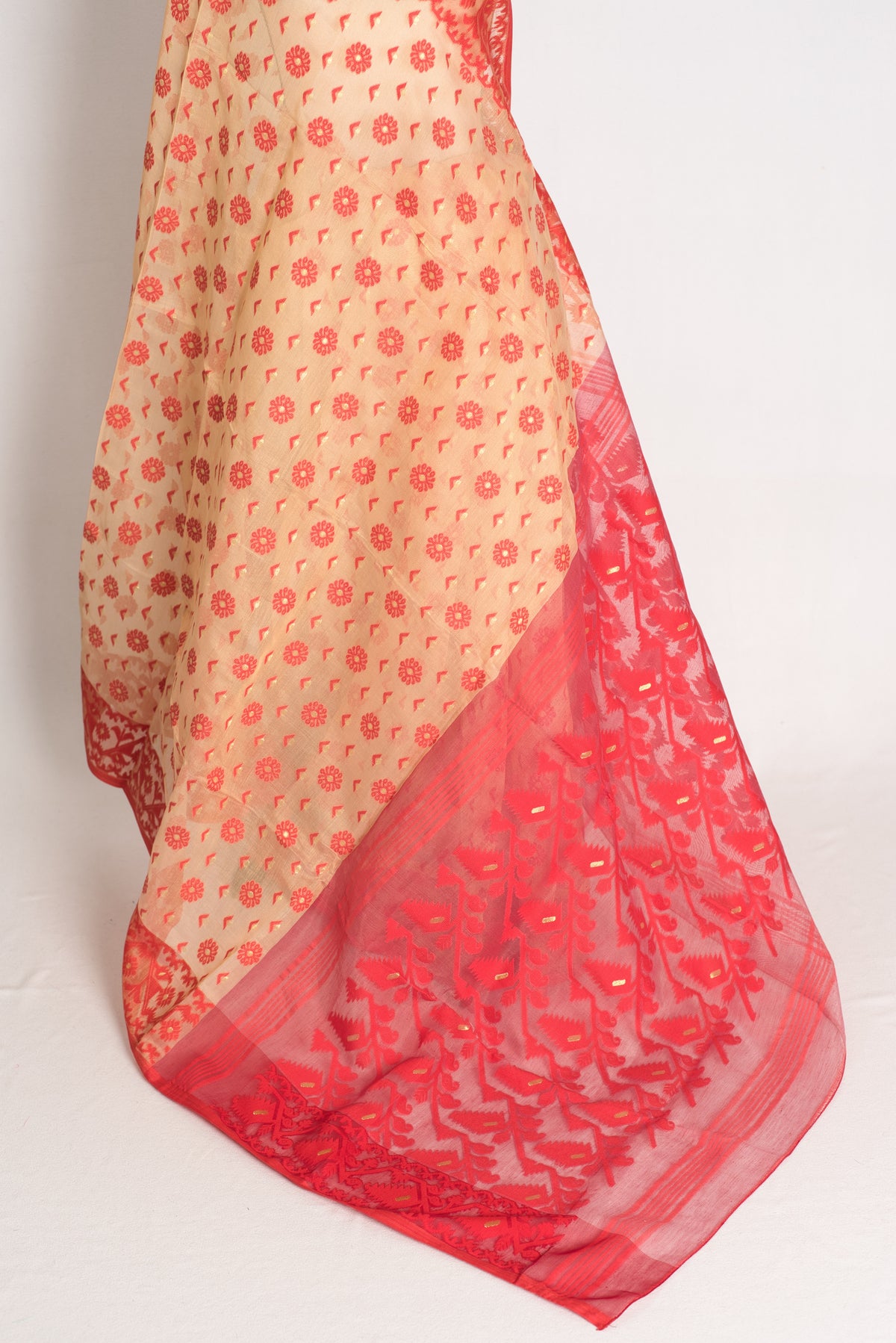 Tithi : Beige and Red Soft Cotton Blend Bengal Jamdani Saree image 4