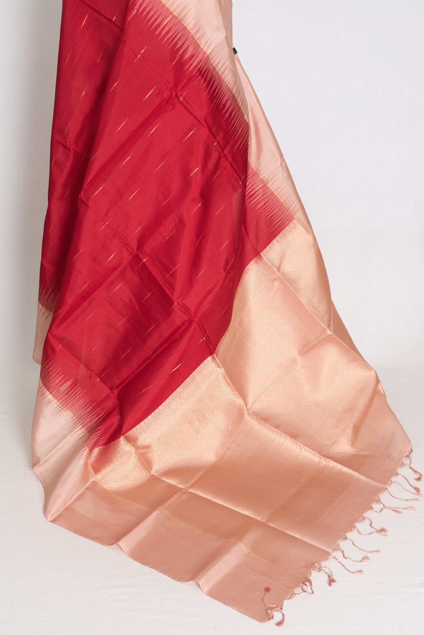 Mythelli : Crimson Red and Peach Lightweight Kanjivaram Silk Saree image 3