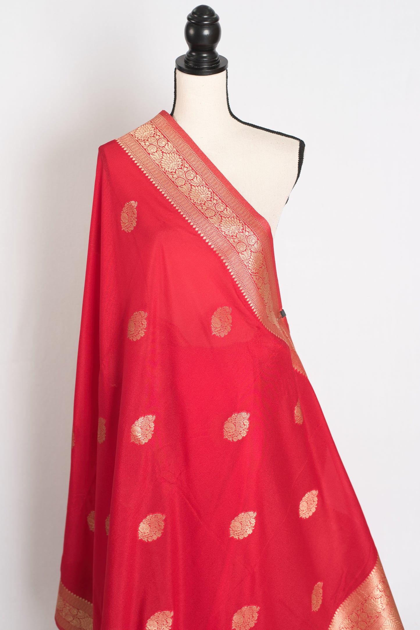 Zareen : Semi Crepe Silk Budget Friendly Banarasi Saree in Red and Gold image 3