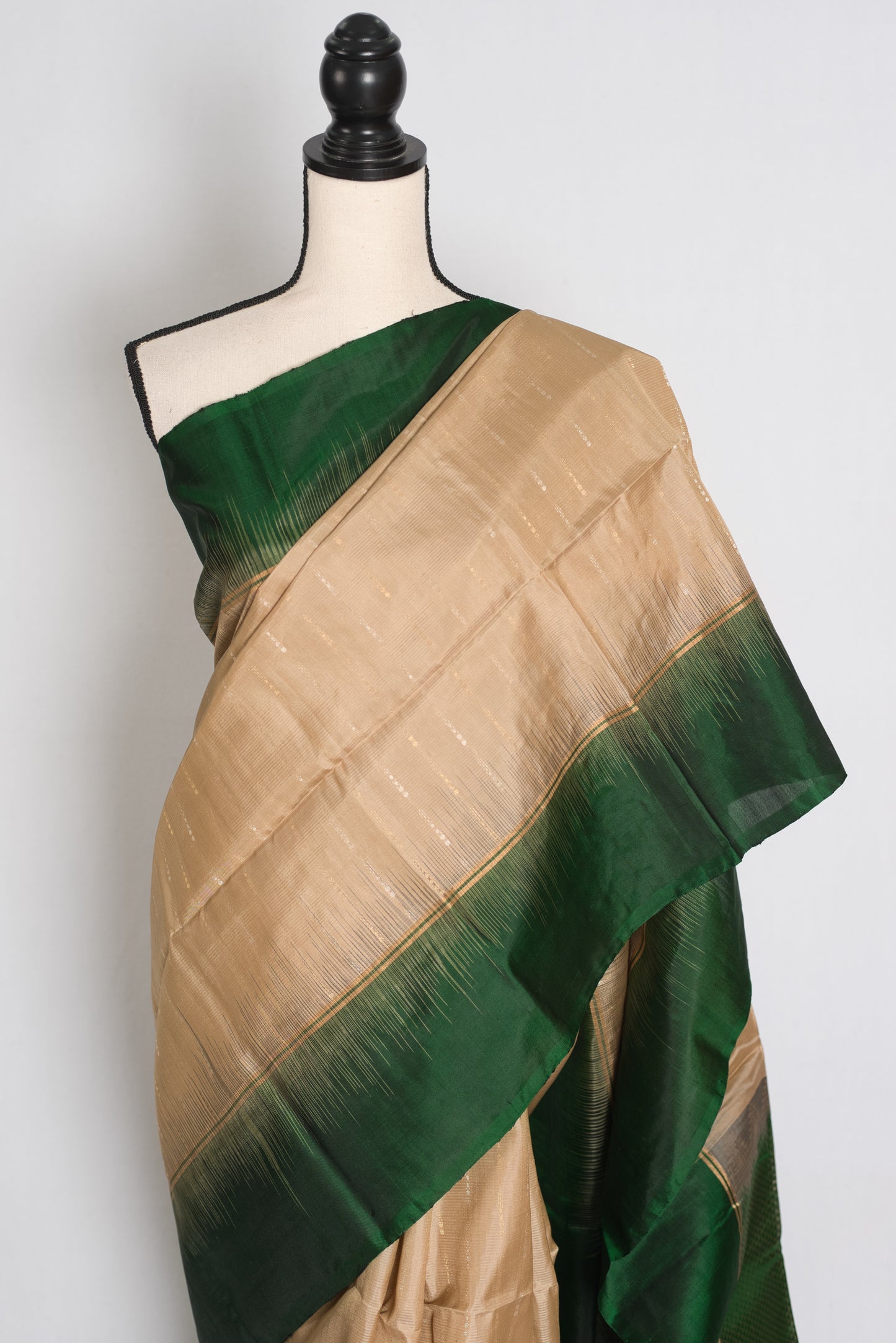 Mehuli : Clay Brown and Bottle Green Lightweight Kanjivaram Silk Saree image 3