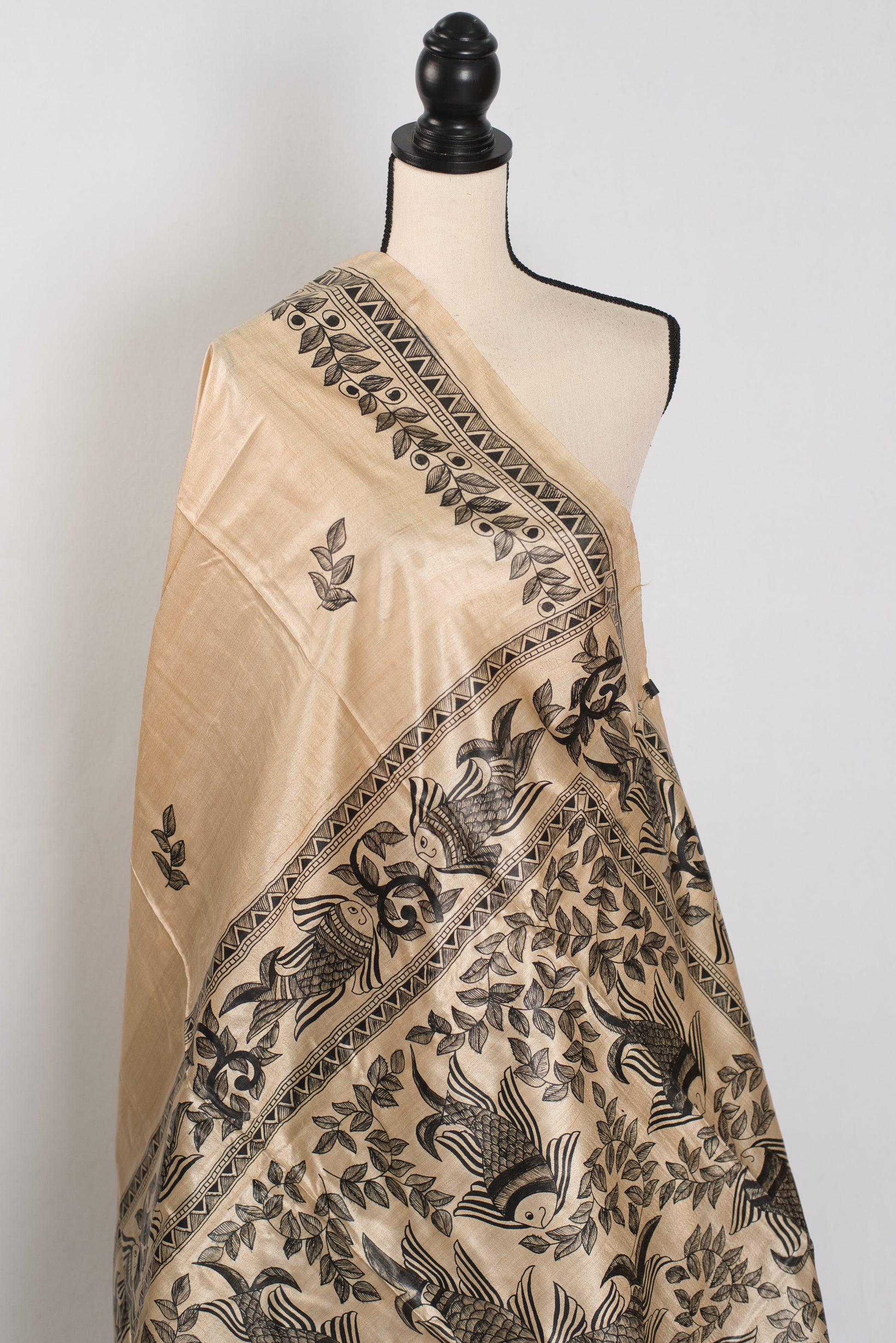 Matsya: Hand-Painted Madhubani Tussar Silk Saree | Fish Motif | Beige & Black image 4