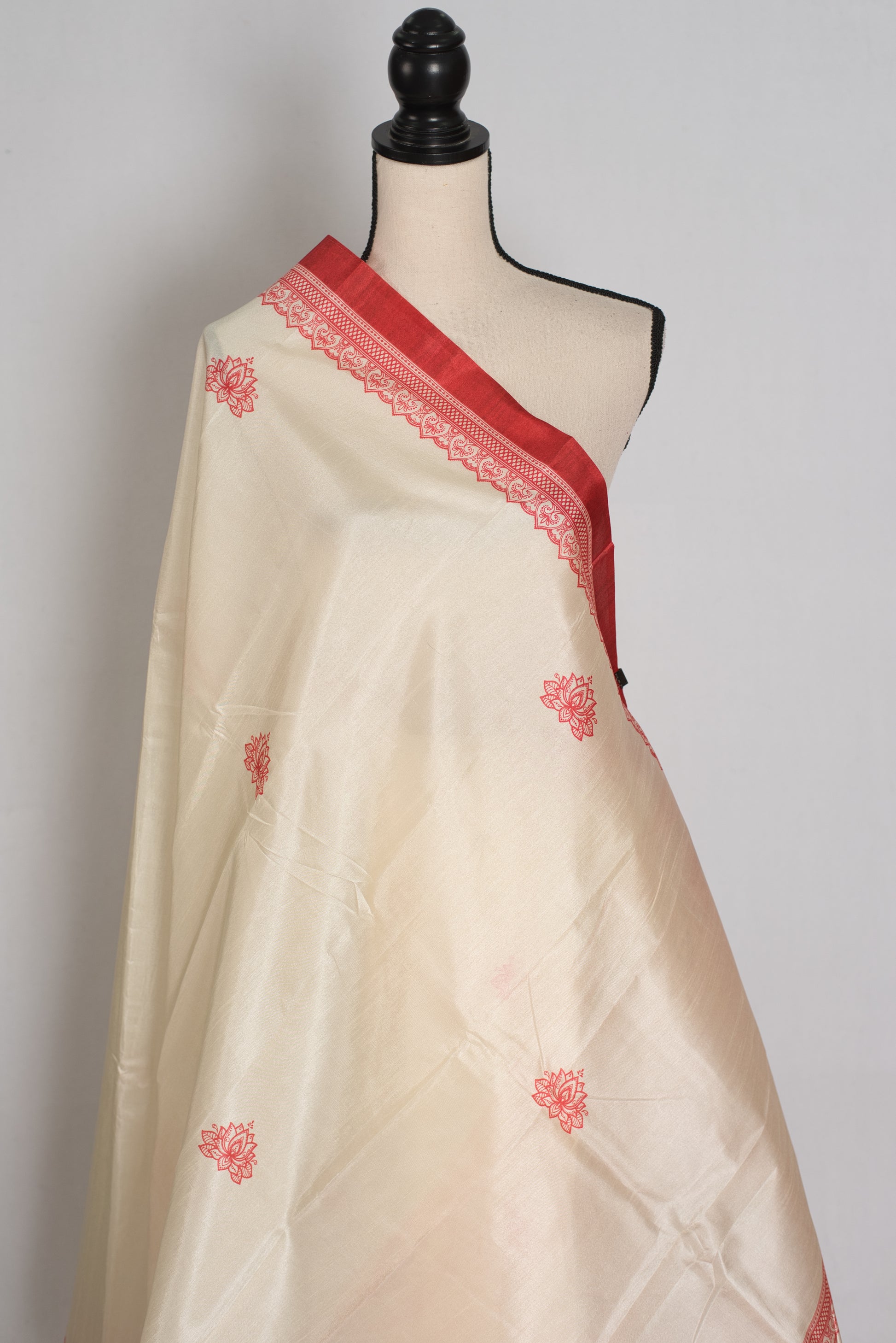 Gayatri: Cream and Red Printed Semi Silk Durga Puja Saree with Durga Pallu image 3