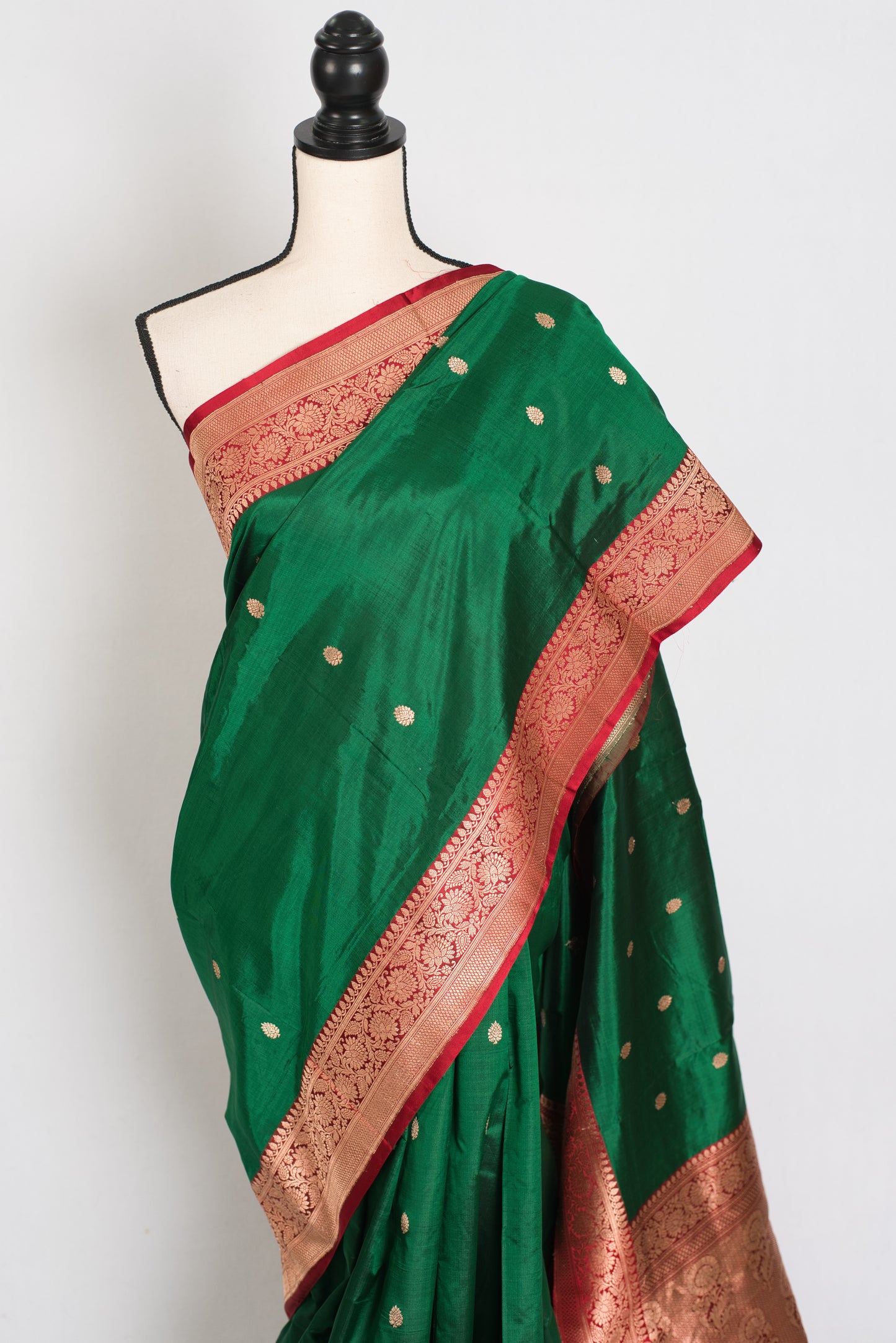 Saira : Certified Silk Banarasi Saree in Green and Dark Red image 5