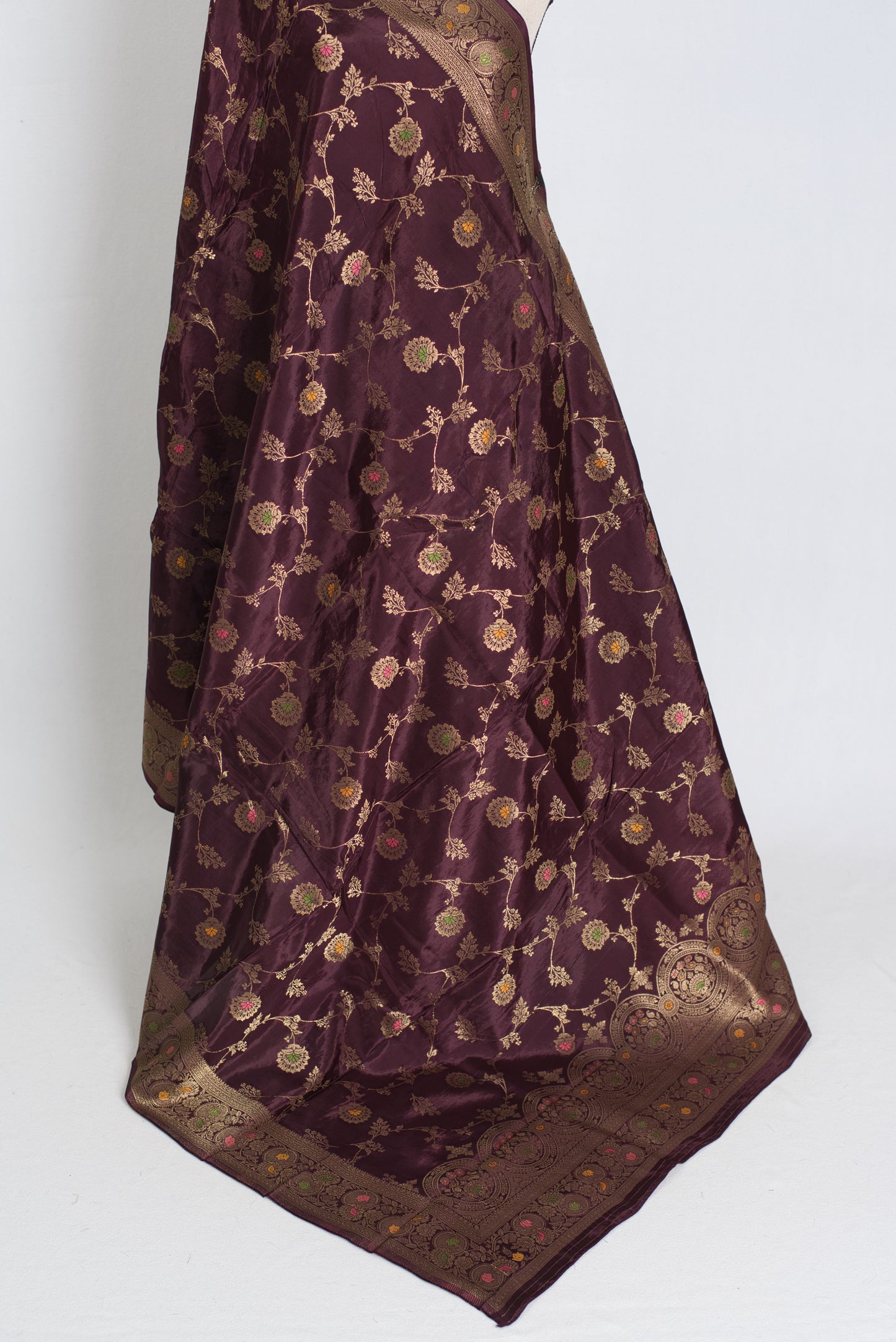 Ajanta : Semi Crepe Silk Jaal Banarasi Saree in Brown and Gold image 3