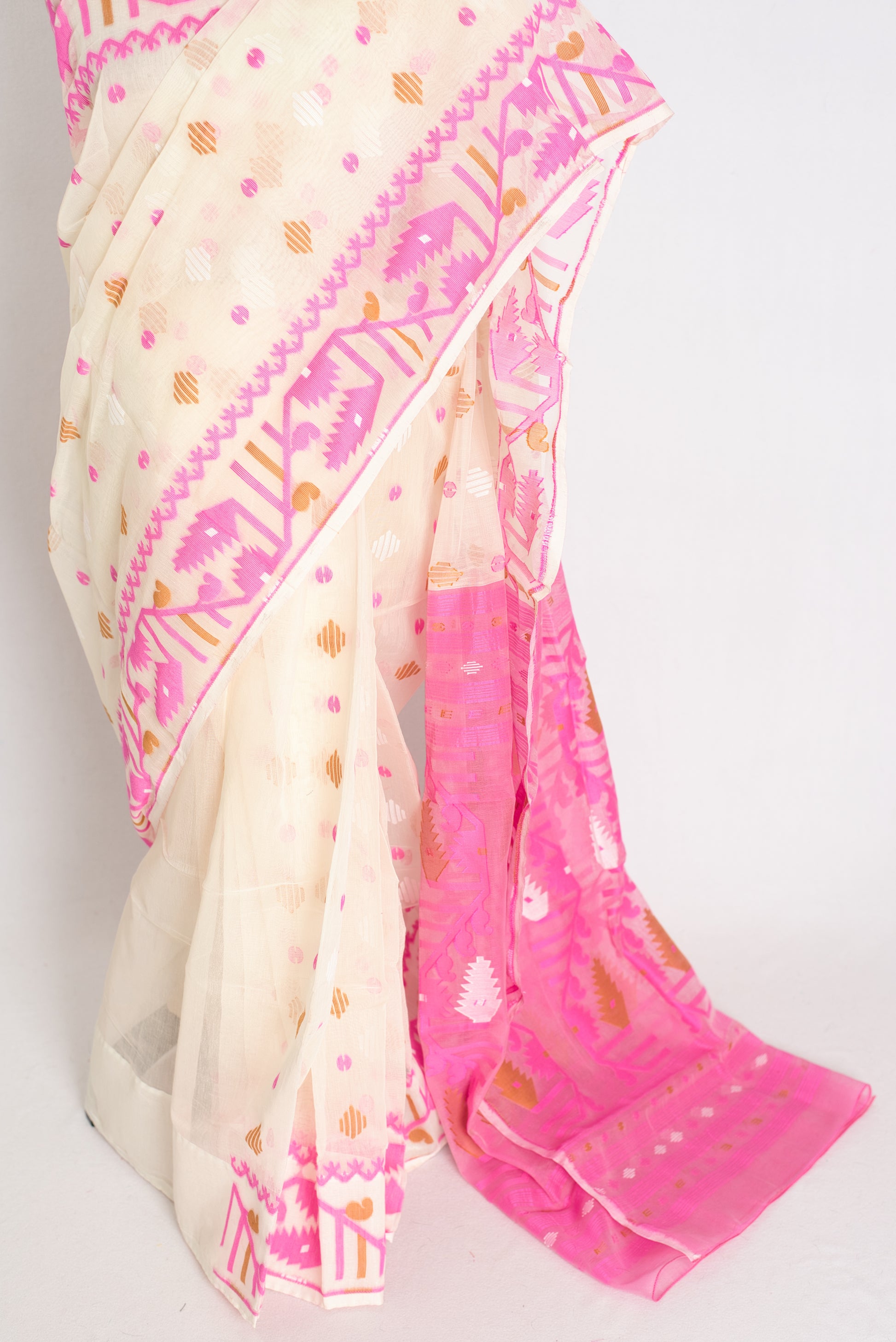 Soma : Off White and Pink Blended Soft Cotton Jamdani Bengali Saree image 4
