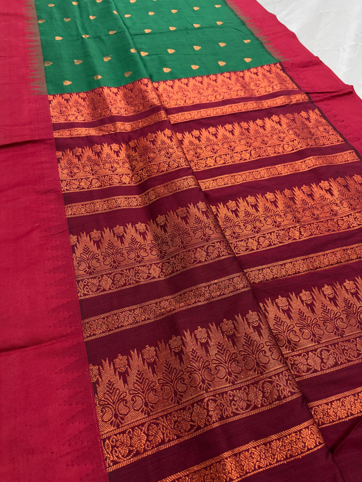 Mouni: Dark Green and Maroon Blended Cotton Gadwal Saree image 1