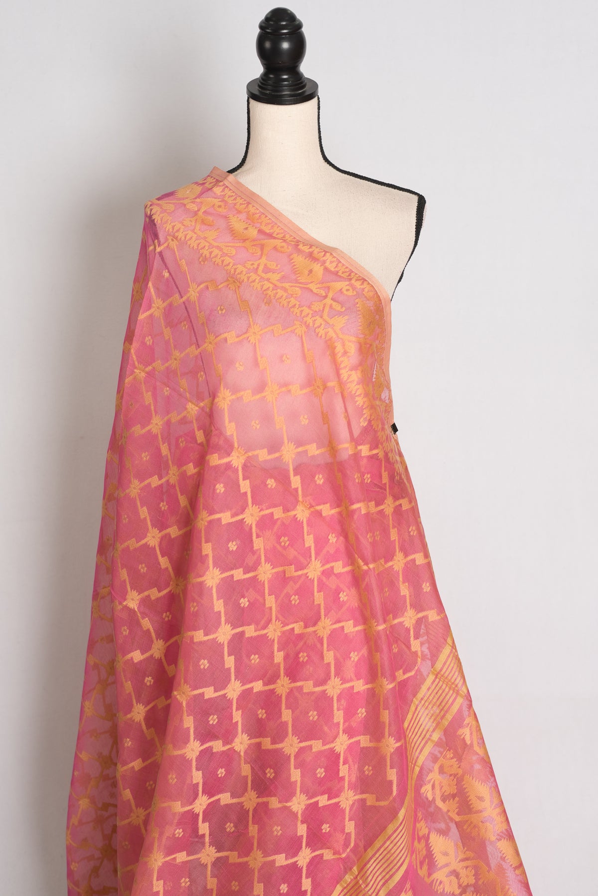 Diya : Pink and Beige Dual-Shade Soft Cotton Blend Bengali Jamdani Saree image 3