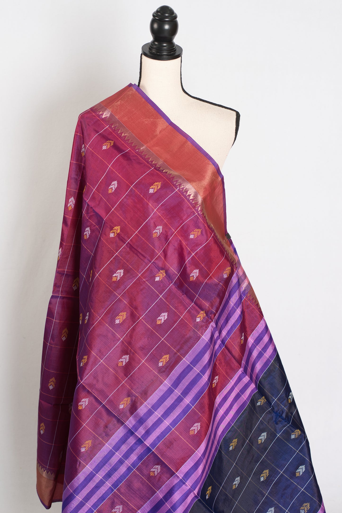 Parvati : Bishnupur Katan Silk Checks Kalakshetra Saree in Purple image 4