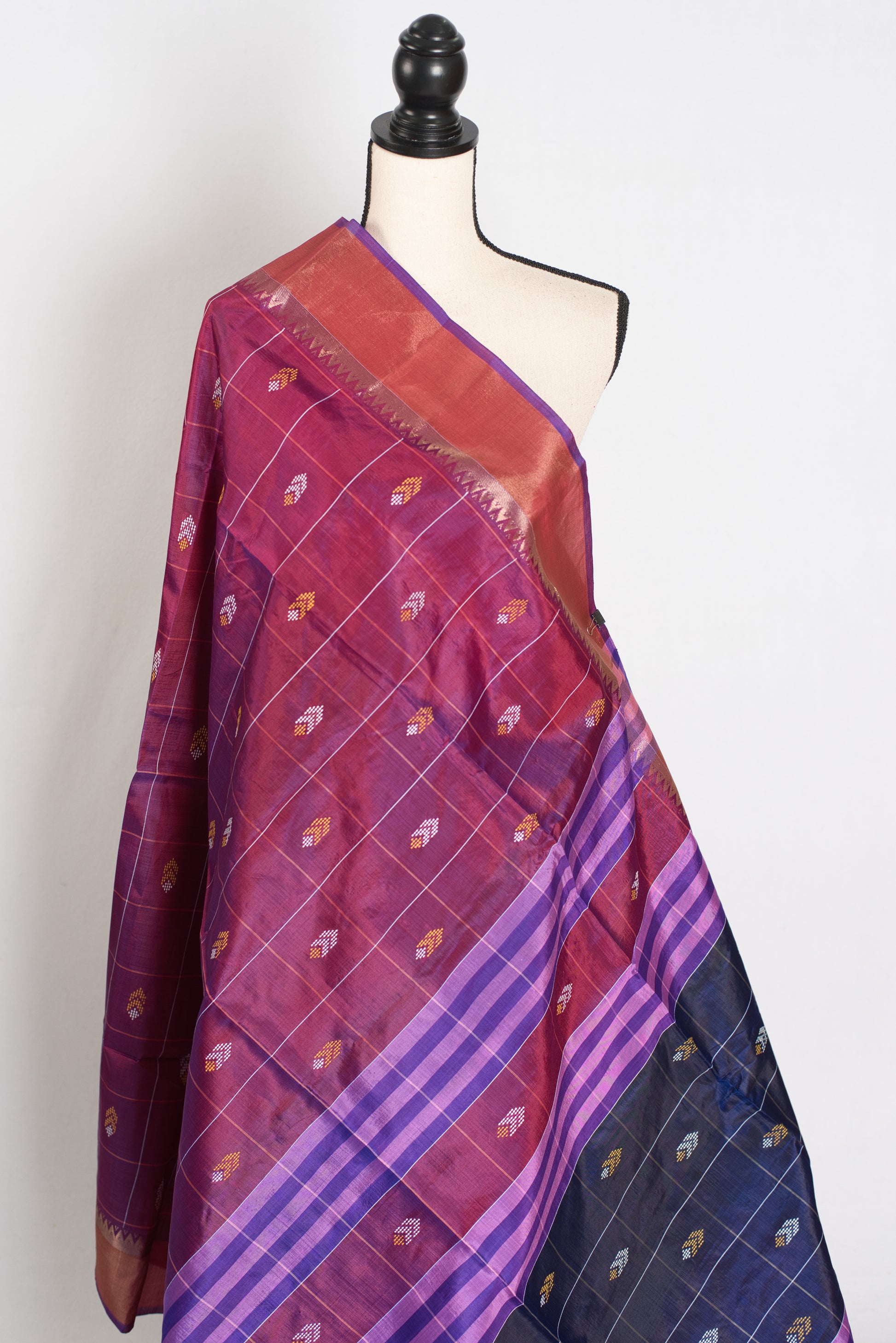 Parvati : Bishnupur Katan Silk Checks Kalakshetra Saree in Purple image 4